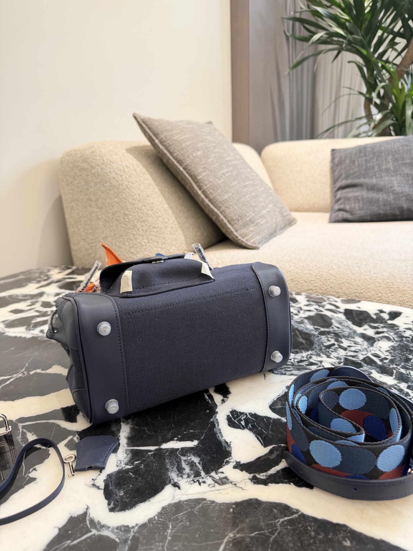 Hermès Cargo 25 Bolso Azul Profundo con Herrajes Plateados - Elegancia Unisex 6 i1760086074994 1569 0 4