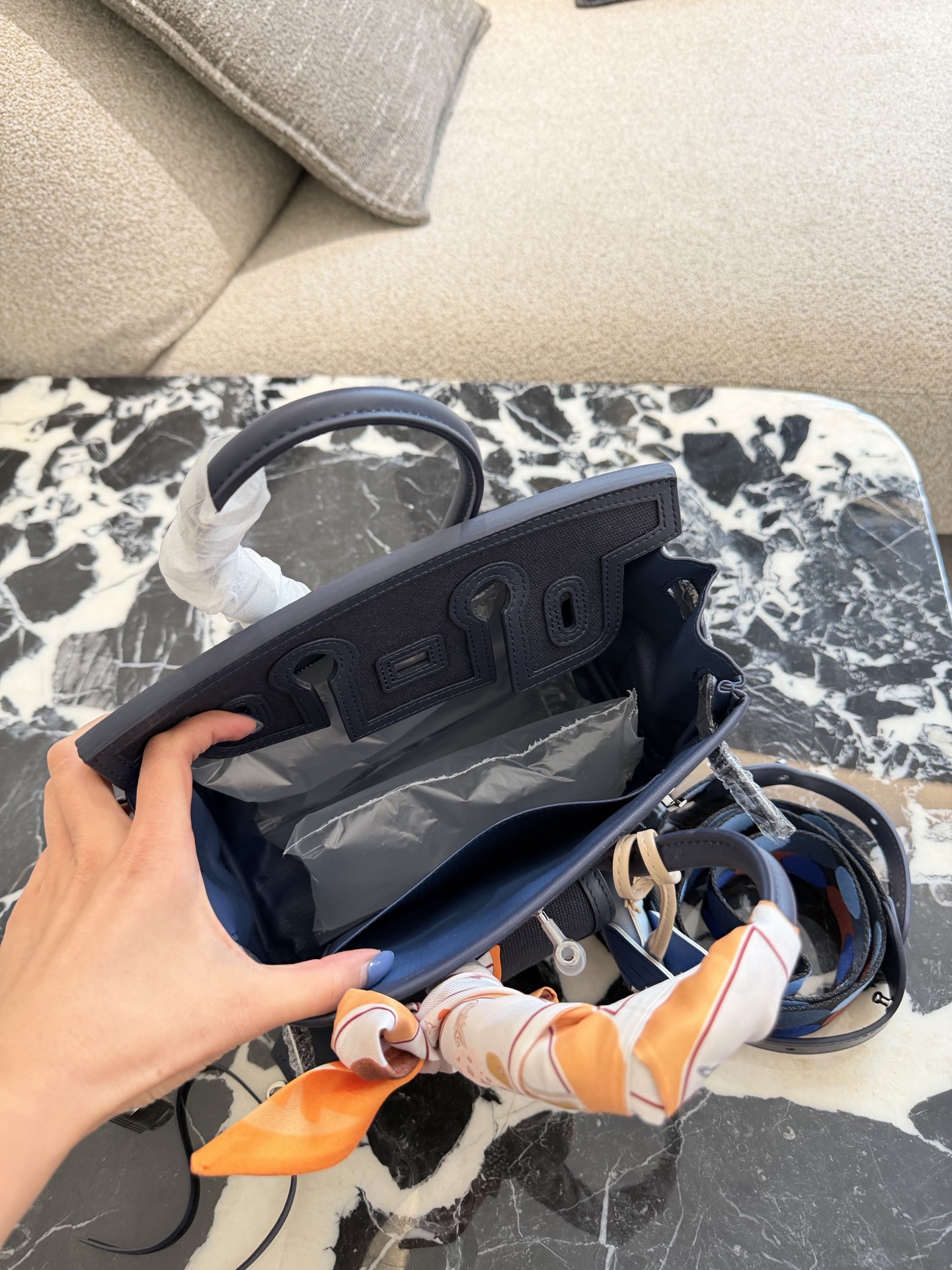 Hermès Cargo 25 Bolso Azul Profundo con Herrajes Plateados - Elegancia Unisex 9 i1760086075070 1538 0 7