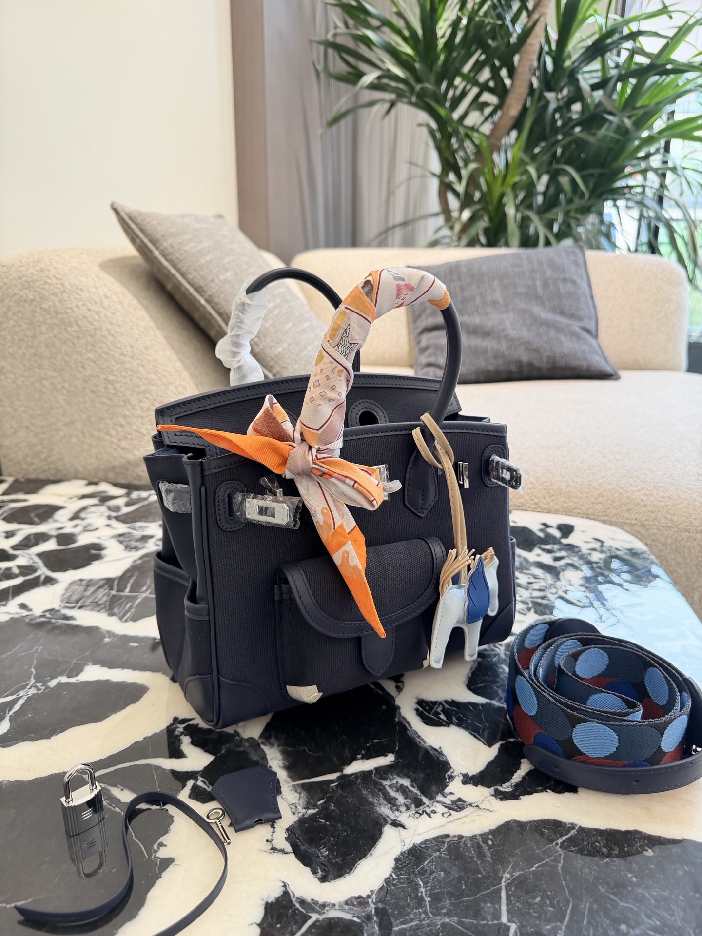 Hermès Cargo 25 Bolso Azul Profundo con Herrajes Plateados - Elegancia Unisex 10 i1760086075075 6609 0 8