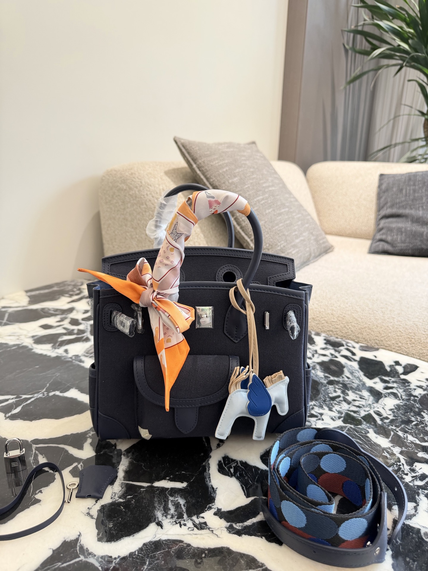 Hermès Cargo 25 Bolso Azul Profundo con Herrajes Plateados - Elegancia Unisex 8 i1760086076360 5068 0 6