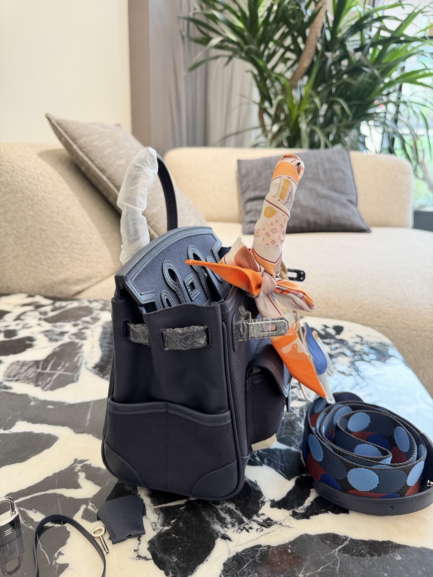 Hermès Cargo 25 Bolso Azul Profundo con Herrajes Plateados - Elegancia Unisex 7 i1760086076370 2640 0 5