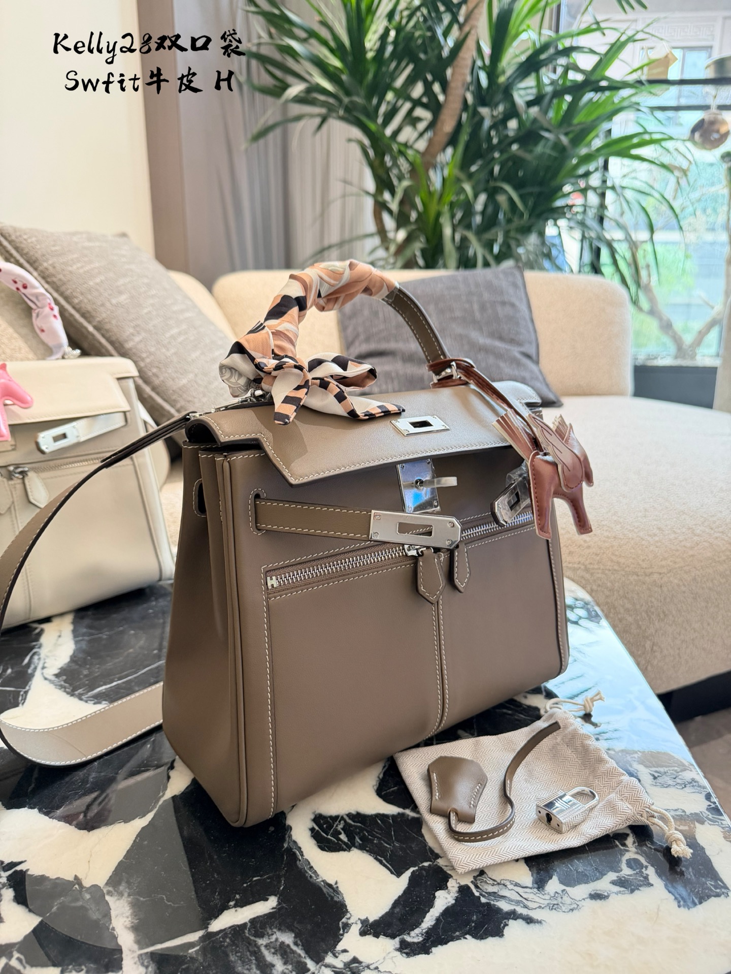 Bolso Hermes Kelly Lakis 28 en Piel Swift Gris Elefante con Detalles en Plata