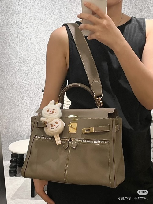 Hermes Kelly Lakis 28 Swift Leather Handbag, B Stamp, Rare Find 1 Hermes Kelly Lakis 28 Swift Leather Handbag, B Stamp, Rare Find