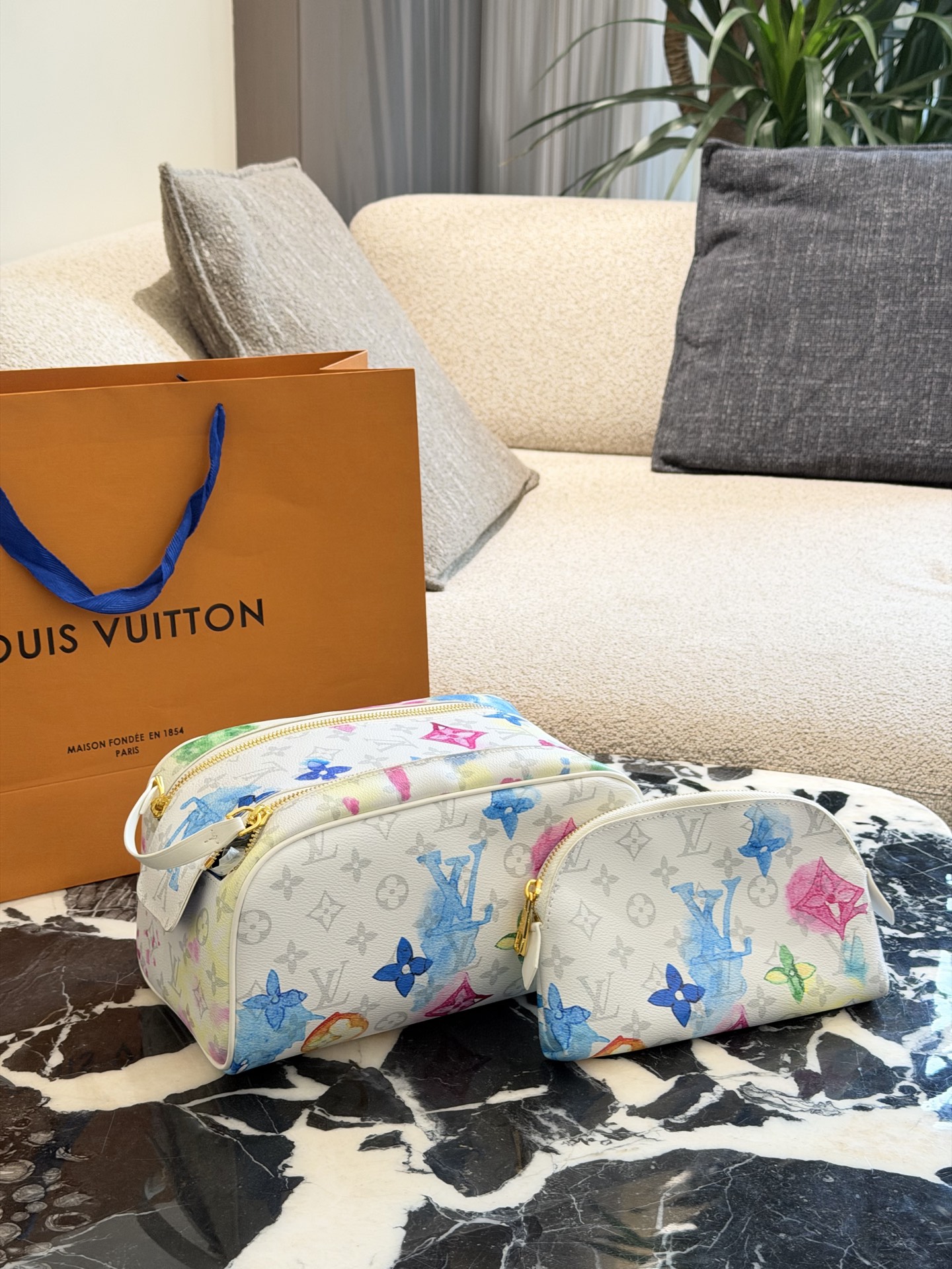 Louis Vuitton Neceser de Viaje con Doble Cremallera y Monograma Clásico 8 i1760163870125 3209 0 6