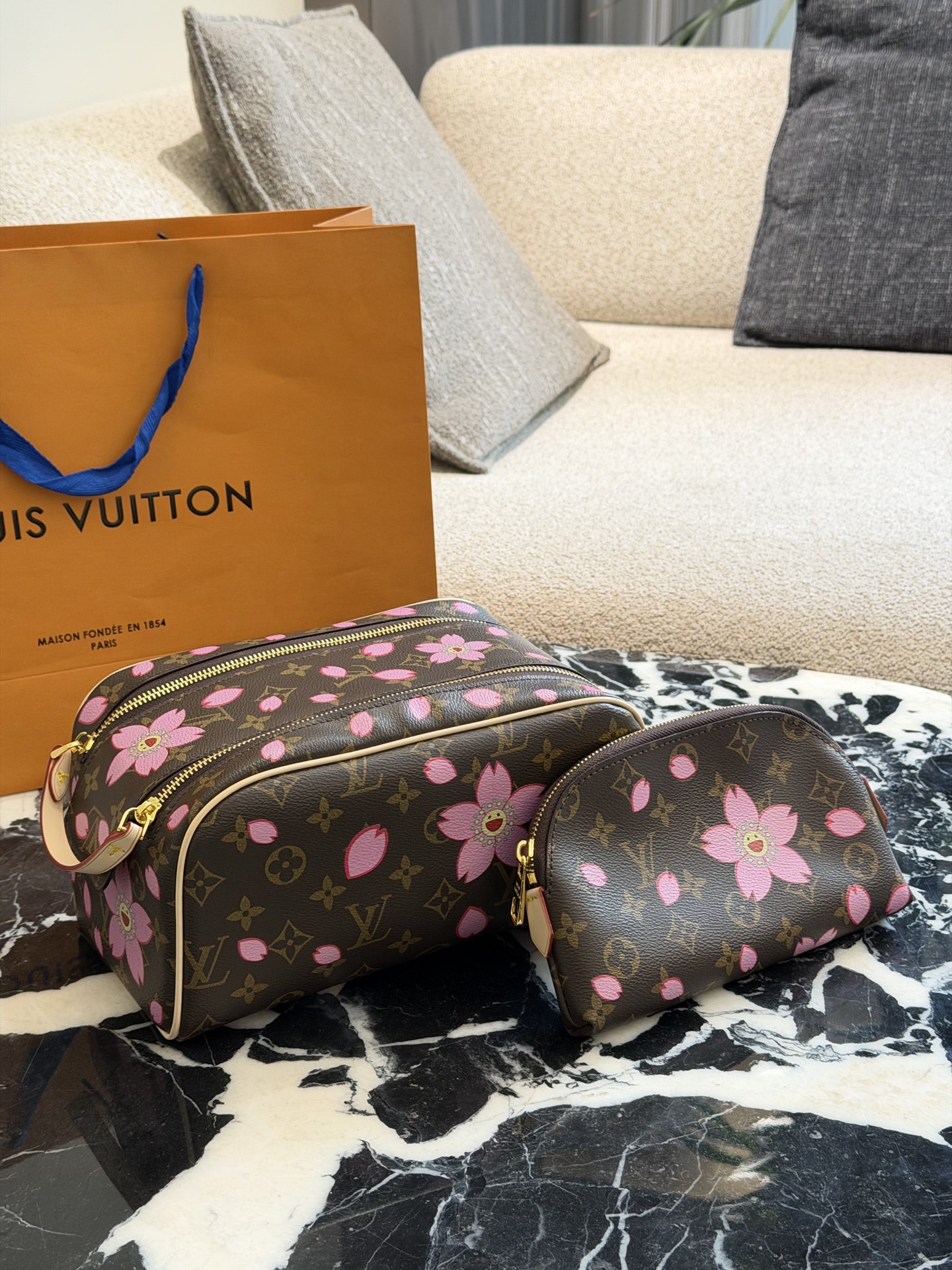 Louis Vuitton Neceser de Viaje con Doble Cremallera y Monograma Clásico 7 i1760163870855 9657 0 5