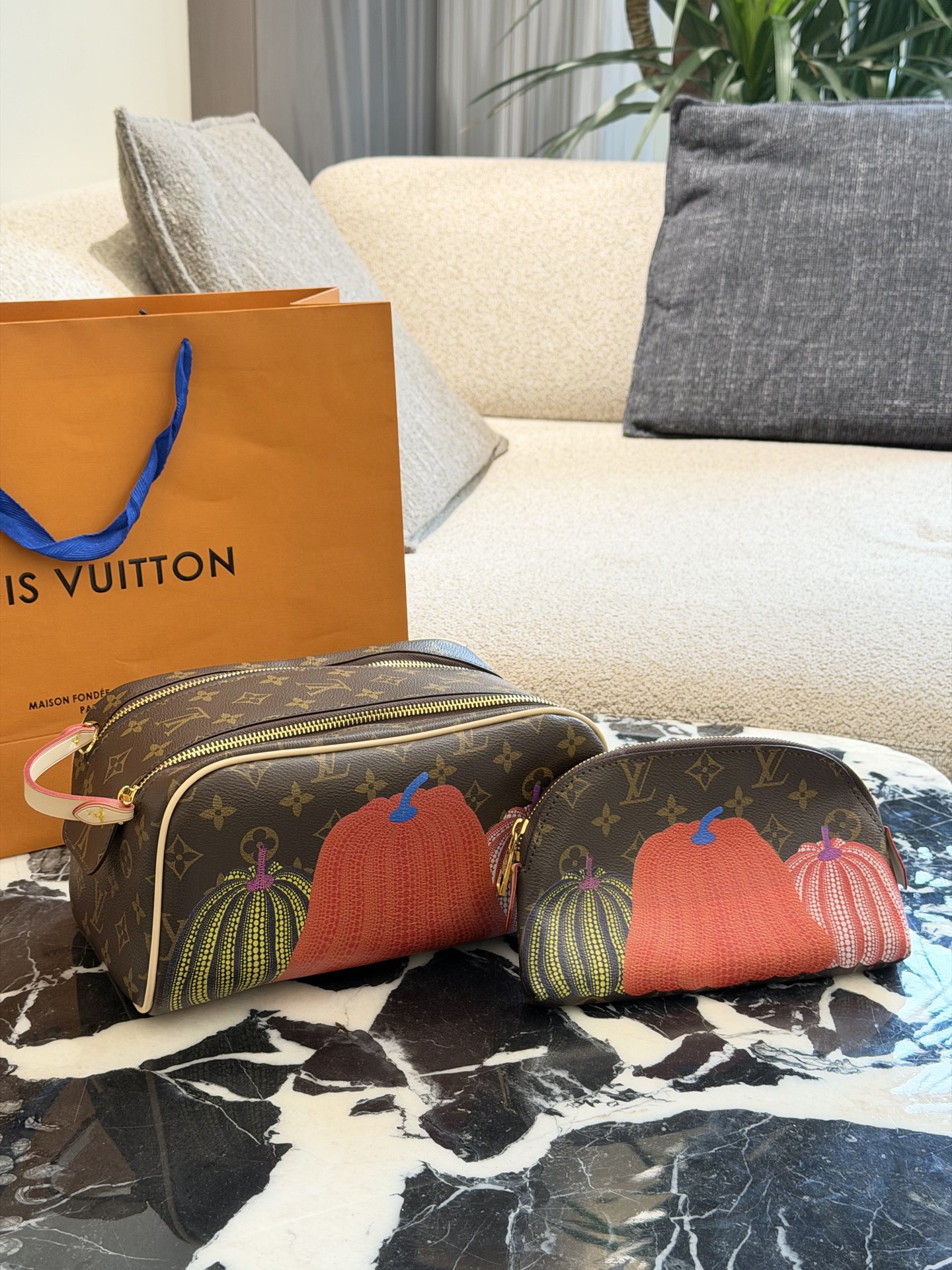 Louis Vuitton Neceser de Viaje con Doble Cremallera y Monograma Clásico 9 i1760163870876 6528 0 7