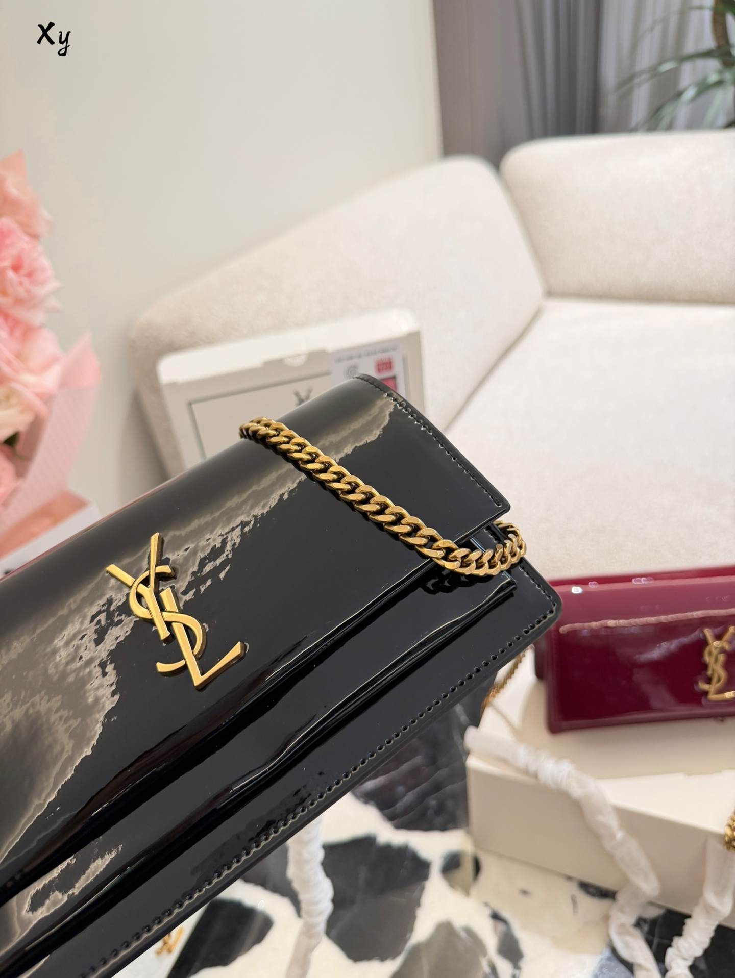 Yves Saint Laurent Bolso de Cadena en Charol con Logo, 24 cm 6 i1760273196585 5898 0 4