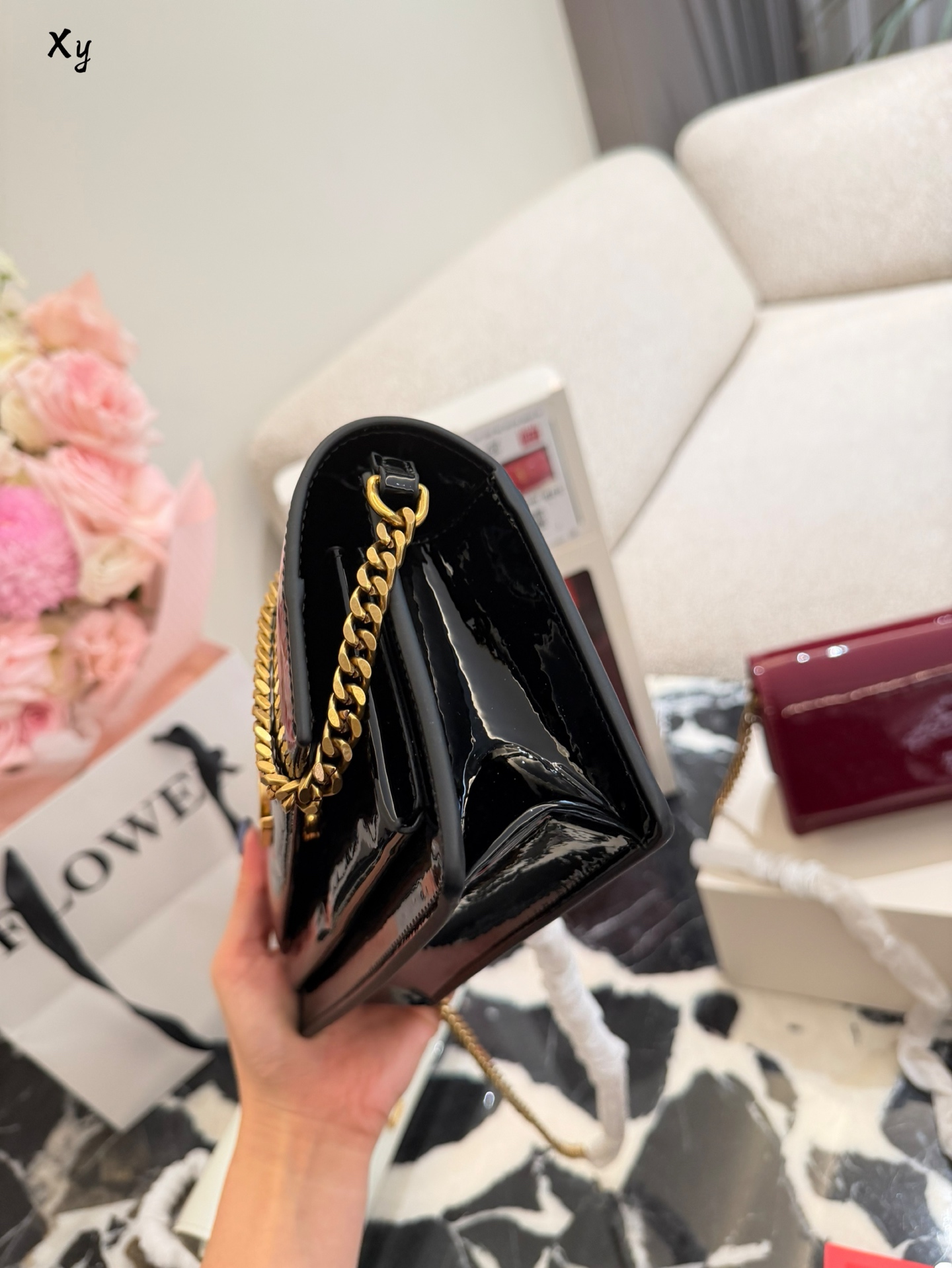 Yves Saint Laurent Bolso de Cadena en Charol con Logo, 24 cm 7 i1760273196608 9724 0 5