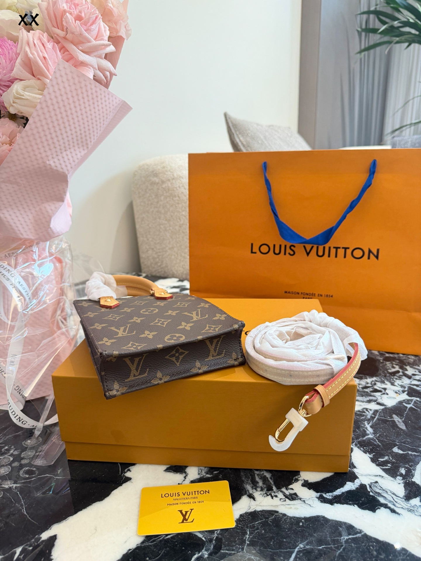 Louis Vuitton Petit Sac Plat Mini Bolso Totes de Lona Monograma Clásico 6 i1760275441278 3610 0 4