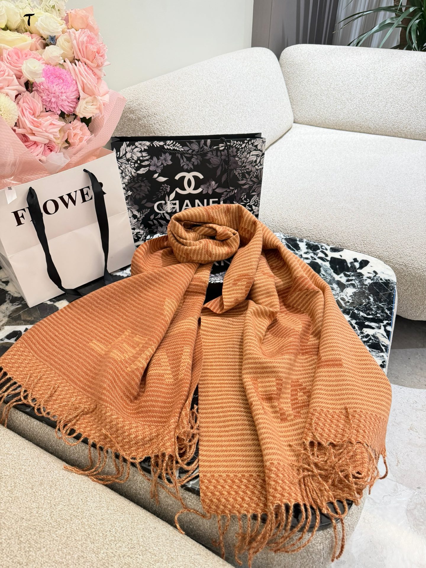 Elegante Bufanda/Chal Chanel de Lana con Flecos y Diseño Geométrico para Otoño/Invierno 9 i1760276768010 8366 0 7