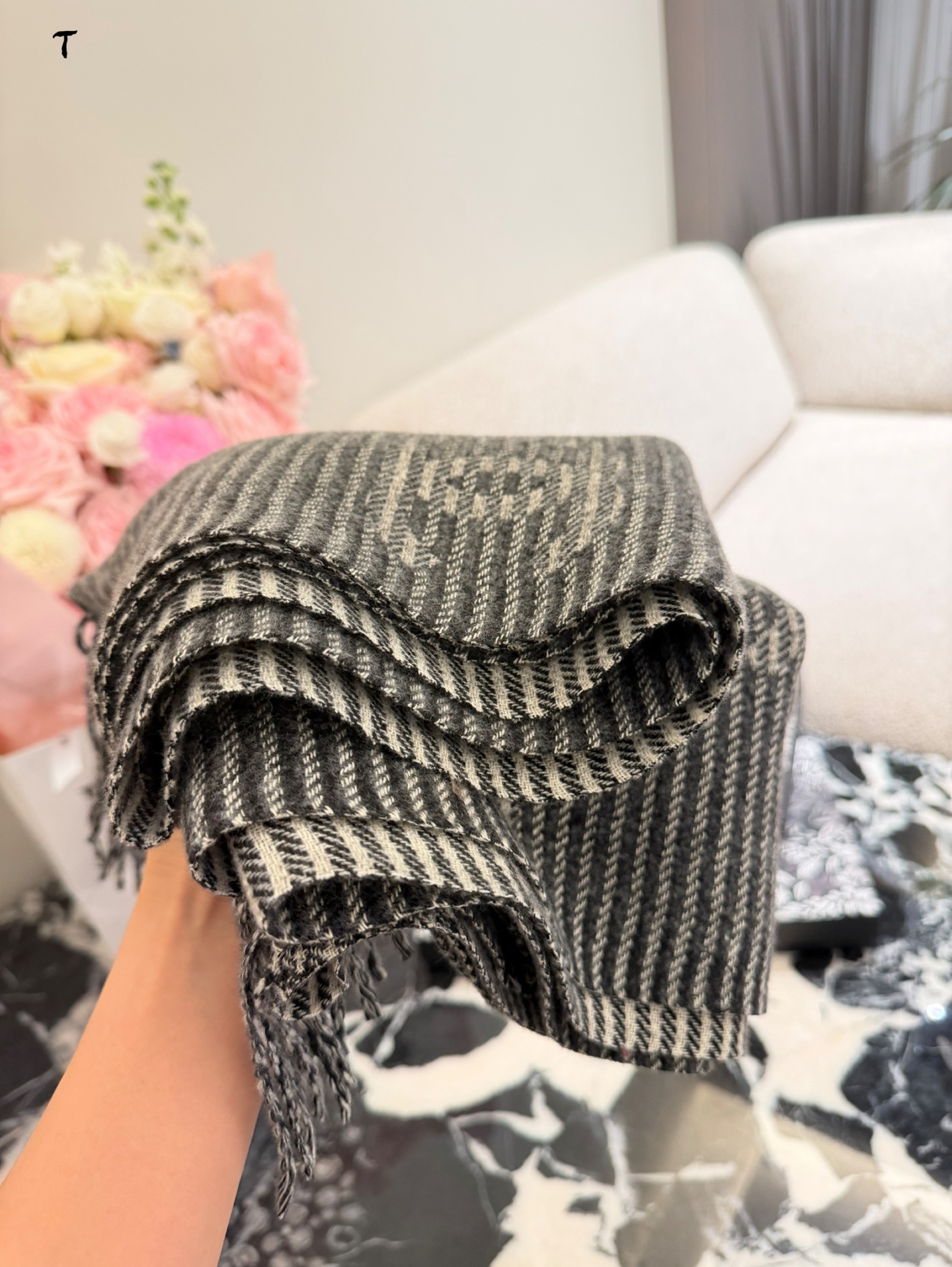 Elegante Bufanda/Chal Chanel de Lana con Flecos y Diseño Geométrico para Otoño/Invierno 5 i1760276769028 1284 0 4