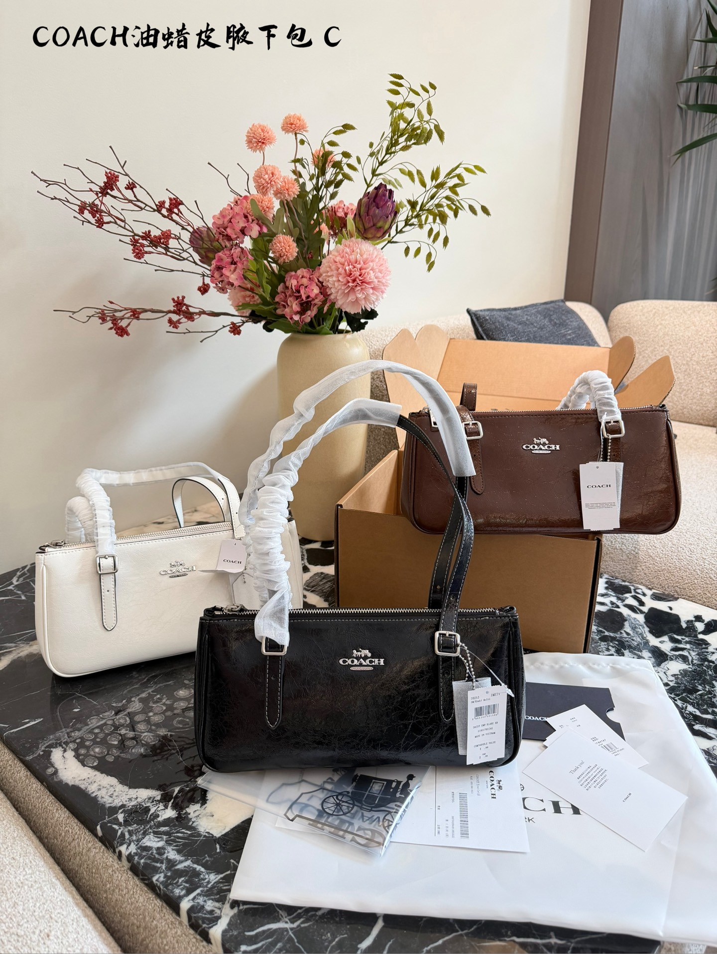 Bolso Coach Asher muy miu y casual Coach Outlet nuevo de agosto tiene algo interesante [risa] La textura de cuero encer…
