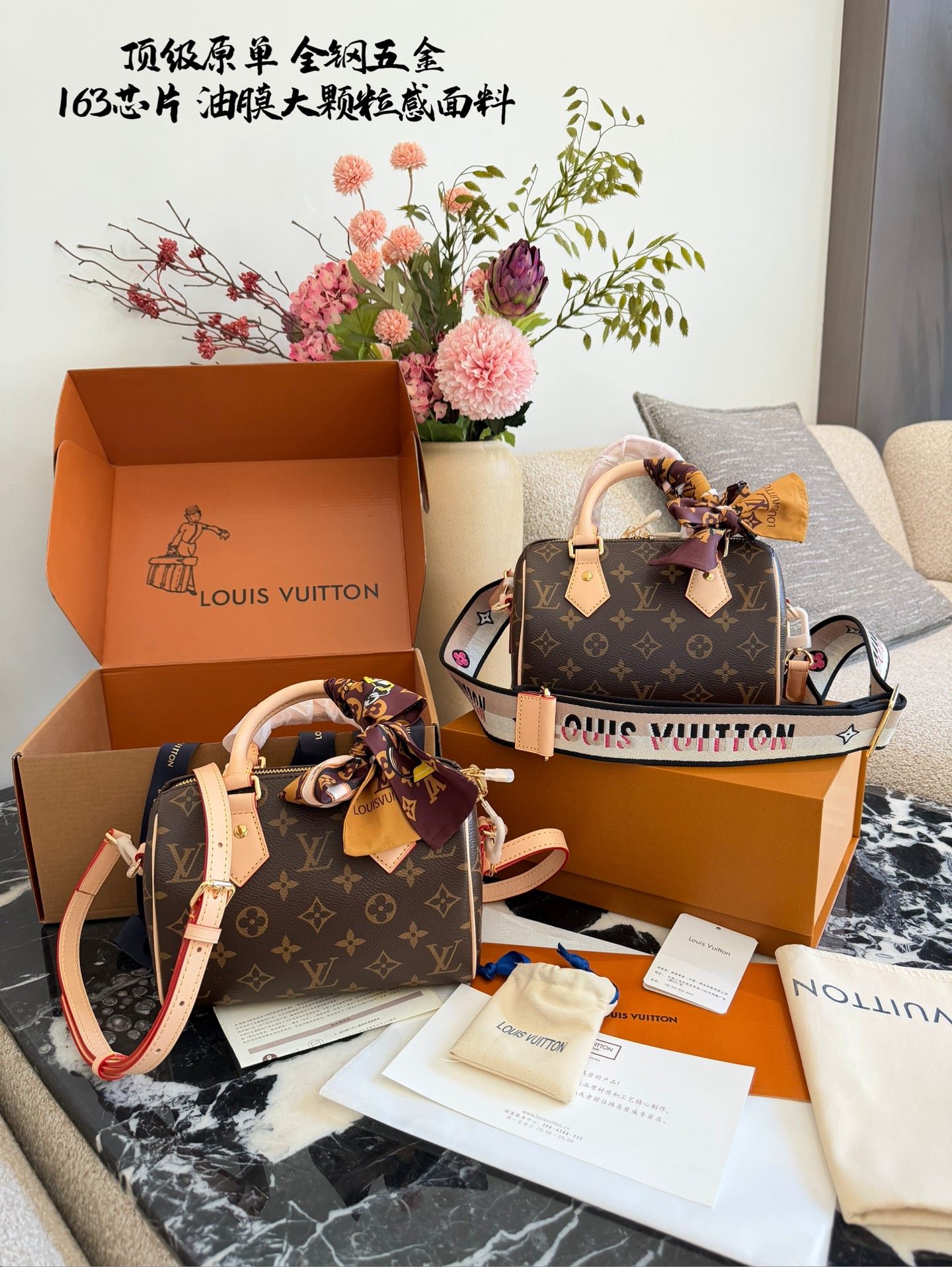 细肩带 宽肩带 LV S💰eedy 20肩带枕头包 全钢五金 LV S💰eedy 20枕头包,经典Monogram老花帆布+ 黑色 宽肩带,细肩带,休闲又时髦!尺寸20.5x13.5x12cm, 容量刚好,通勤出街都OK*+.可拆卸肩带,手提、单肩、斜挎随心.切换,百搭不挑人~拉链顺滑,内部空间合理,日常小物 轻松收纳.经典设计+实用性,LV热门 ]款必入!了图片包装送丝带🎀