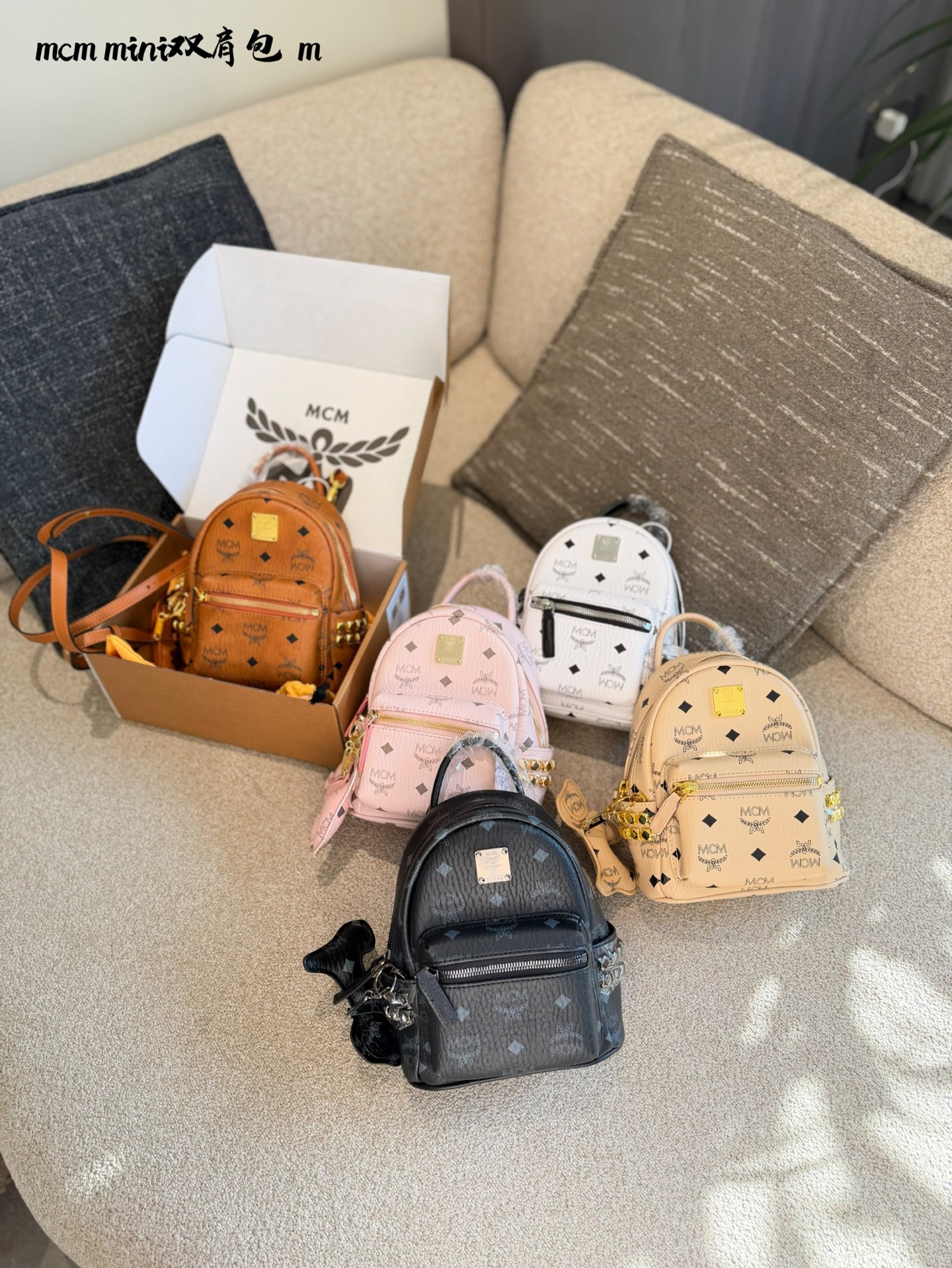 MCM mochila p175 Esta mochila es simplemente encantadora, se ve muy bien en las fotos, es versátil y moderna, con un di…