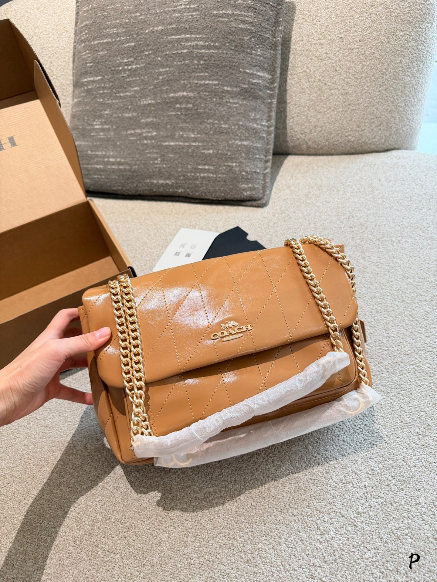 Coach, nueva colección, ¡demasiado bonito! Este bolso Coach con patrón de rombos es perfecto para el estilo de oficina:…