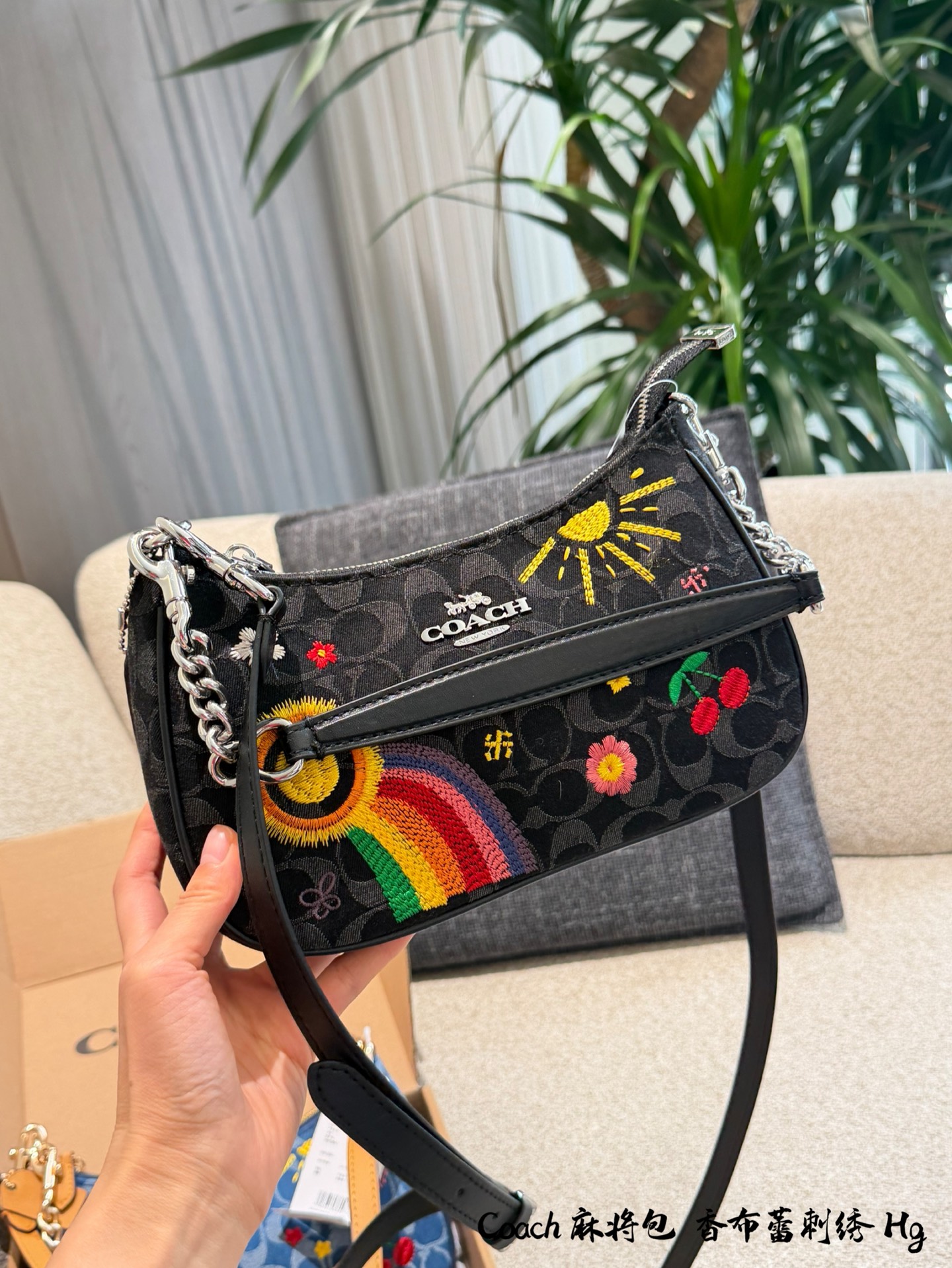 Bolso de mahjong Coach con bordado de crepe 🖤 Bolso de mahjong Coach con bordado de crepe, lona monograma clásica en n…