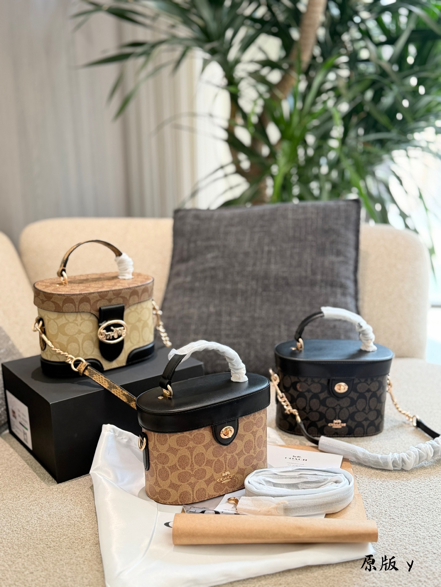 ¡¡Reporte!! Este bolso de caja con monograma de Coach es bonito. El monograma clásico es realmente atractivo. El cuerpo…