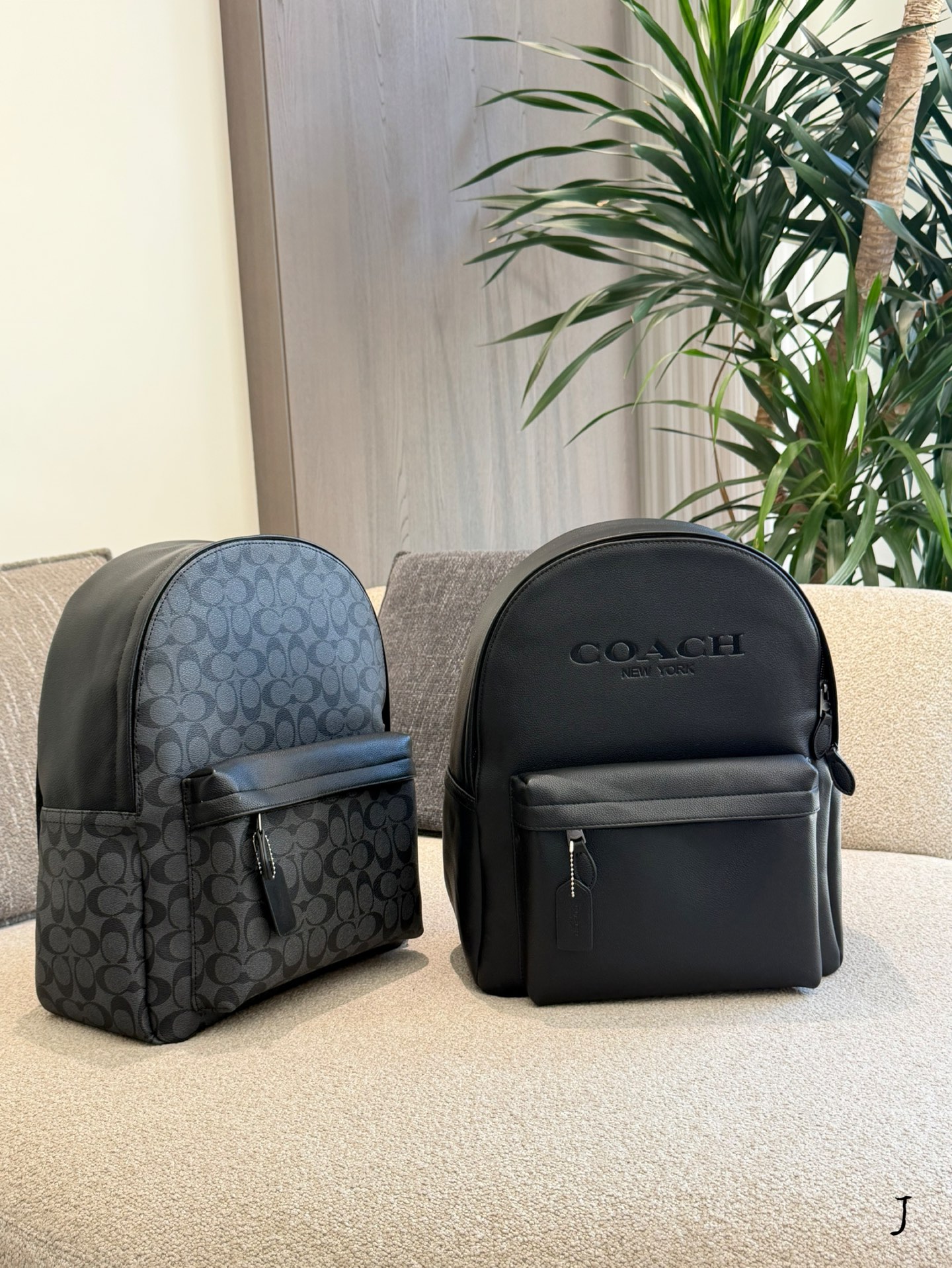 Coach West mochila de hombre 🖤 Coach West mochila de hombre, diseño clásico de monograma negro, discreto y reconocible…