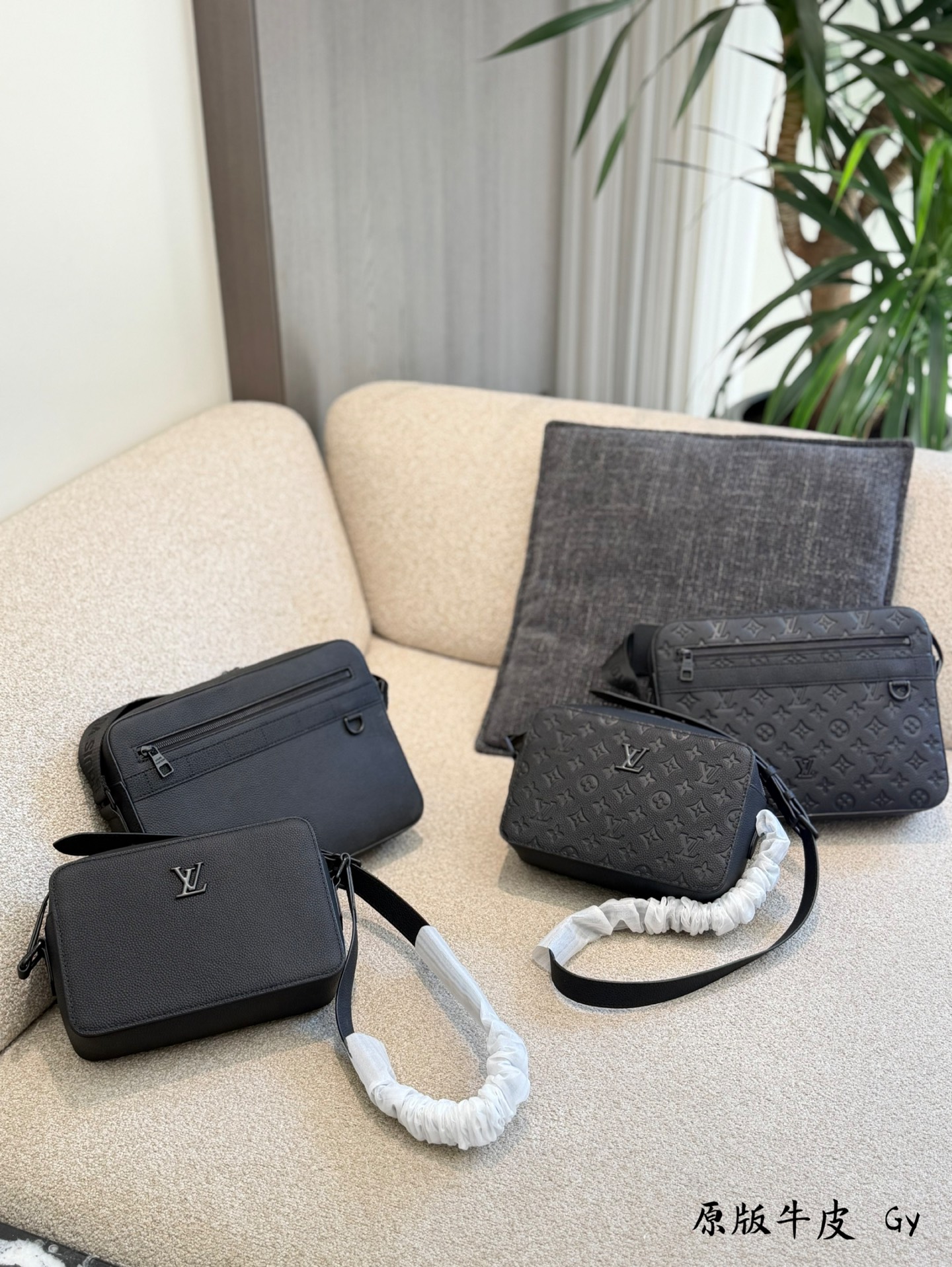 P353 Cowhide | Louis Vuitton Black Embossed Crossbody Bag | Lv Black Embossed Crossbody Bag, Classic Monogram Presbyopic Design, High-quality Calfskin Material, Delicate And Durable. Zipper Opening And Closing, Reasonable Interior Space, Very Practical For Daily Commuting Or Travel. The Shoulder Strap Is Adjustable And Can Be Worn Cross-body Or On One Shoulder, Making It Versatile And Flexible The Black Embossed Pattern Is Low-key And Luxurious, And Can Be Easily Matched With Various Styles. It Is A Popular Lv Model, Both Fashionable And Practical. I Really Recommend It 23cm26cm