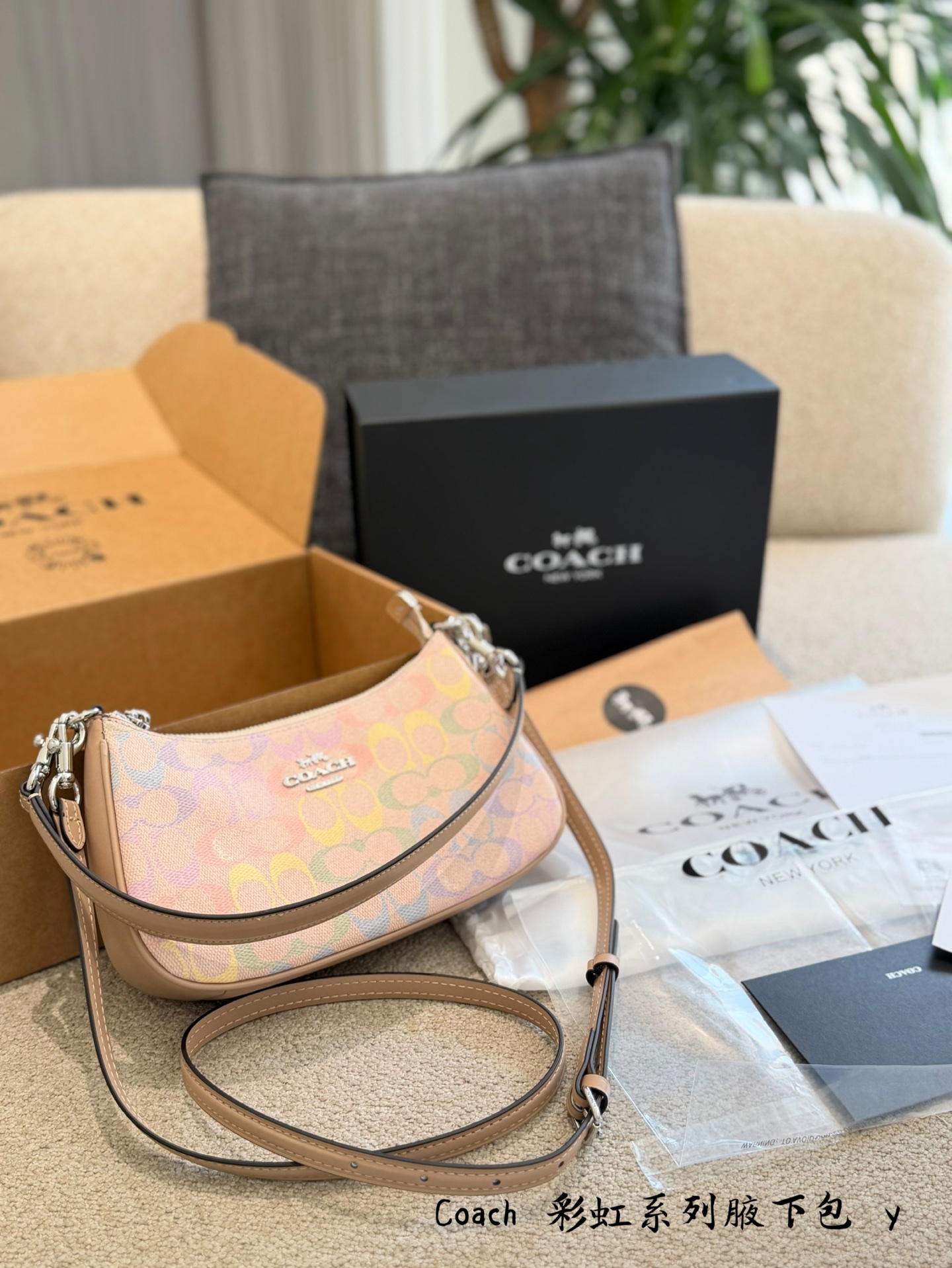 Coach bolso de axila serie arcoíris 🌈. Coach bolso de axila serie arcoíris, clásico monograma Signature + co…