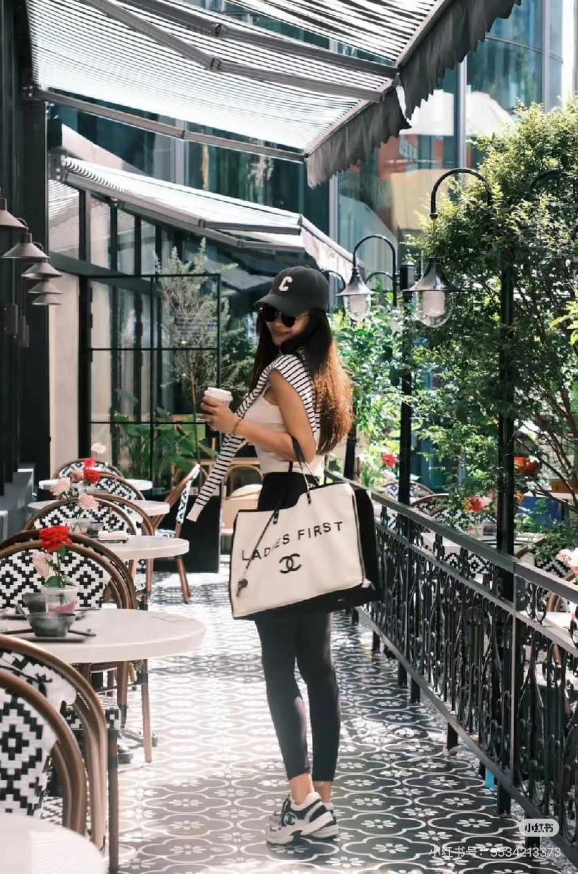 Chanel Black And White Color Matching Beach Tote Shopping Bag | Super Beautiful, Full Of Tension And Tension🈵