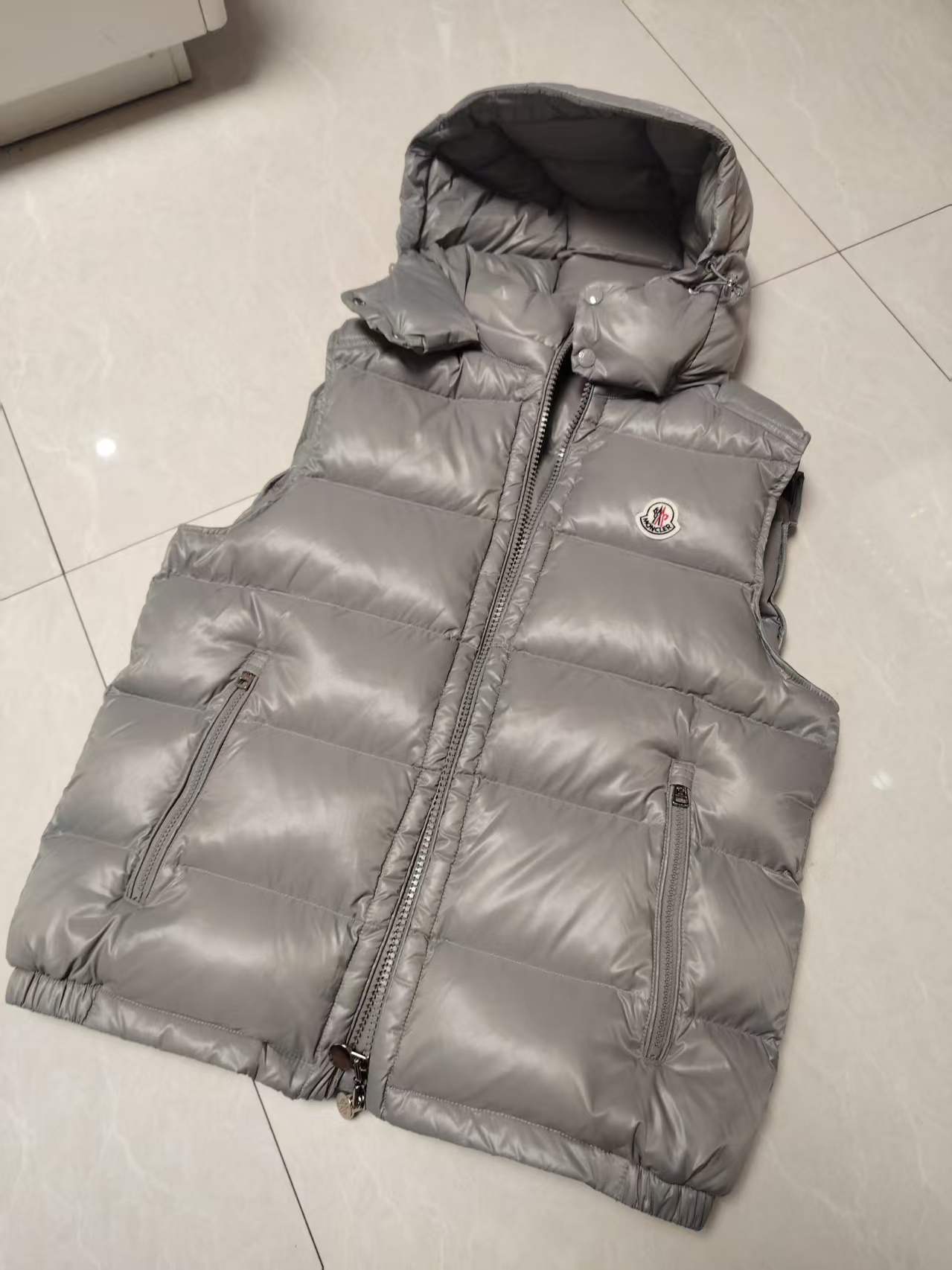 MONCLER Chaleco de plumas con capucha de alta versión para parejas】 Artículo súper popular, estilo punk urbano, chaleco…