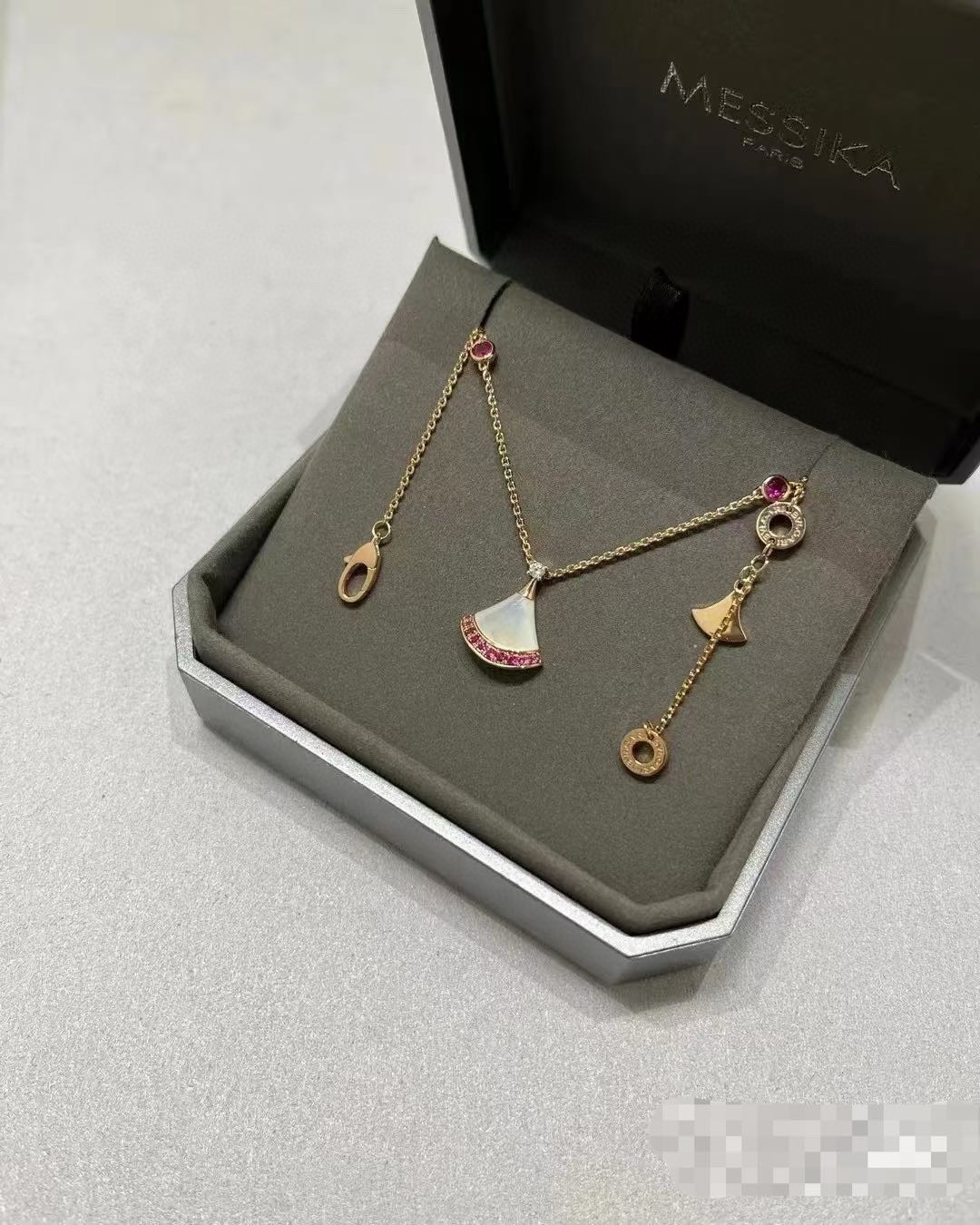 BVLGARI Divas' Dream Pendant Necklace - Comprehensive 5