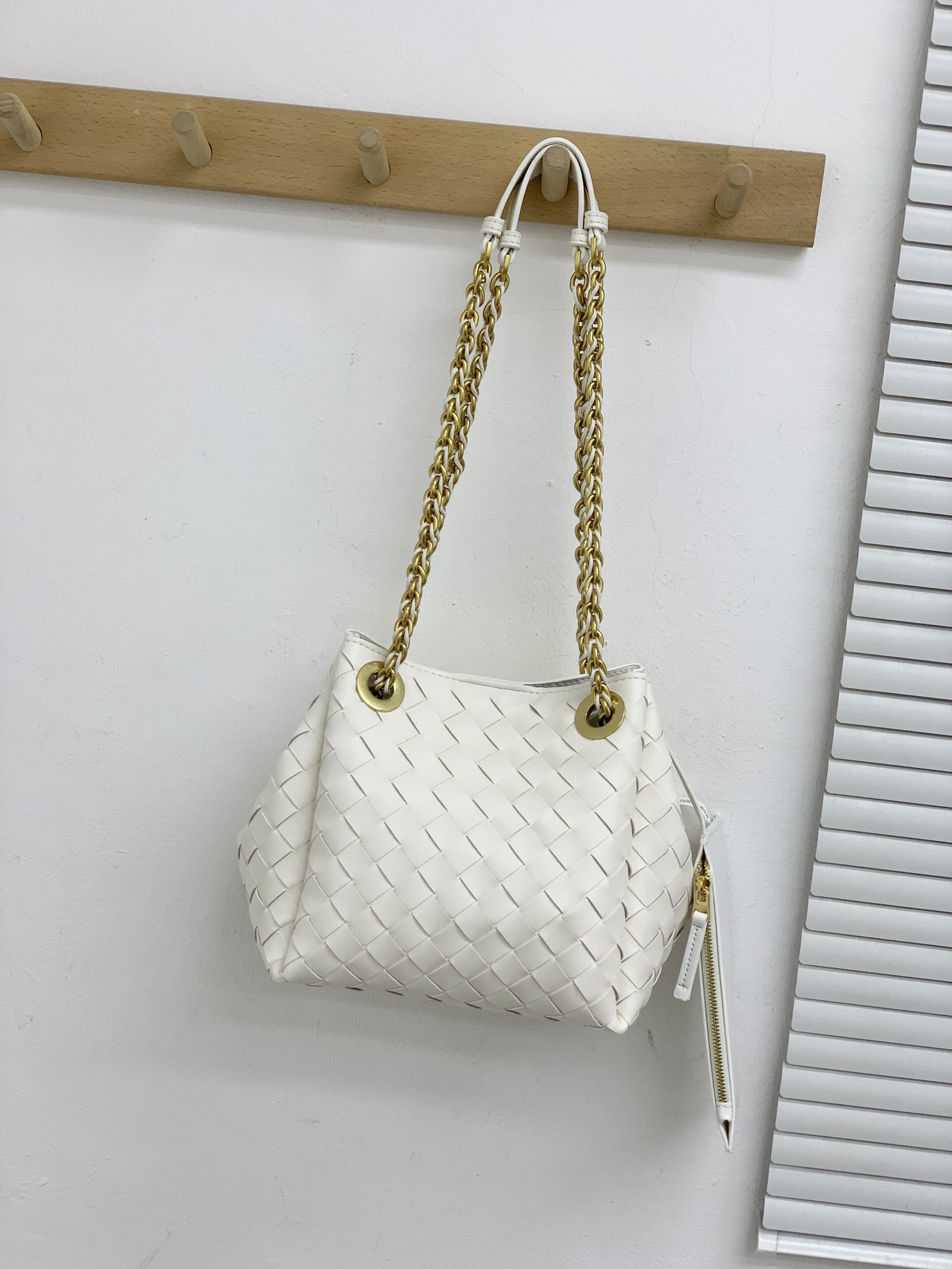 🌿2025早春链条⛓️降落伞-白色
#降落伞链条款增加了另一种“知性高贵”的美感💐，链条可以调节不一样的