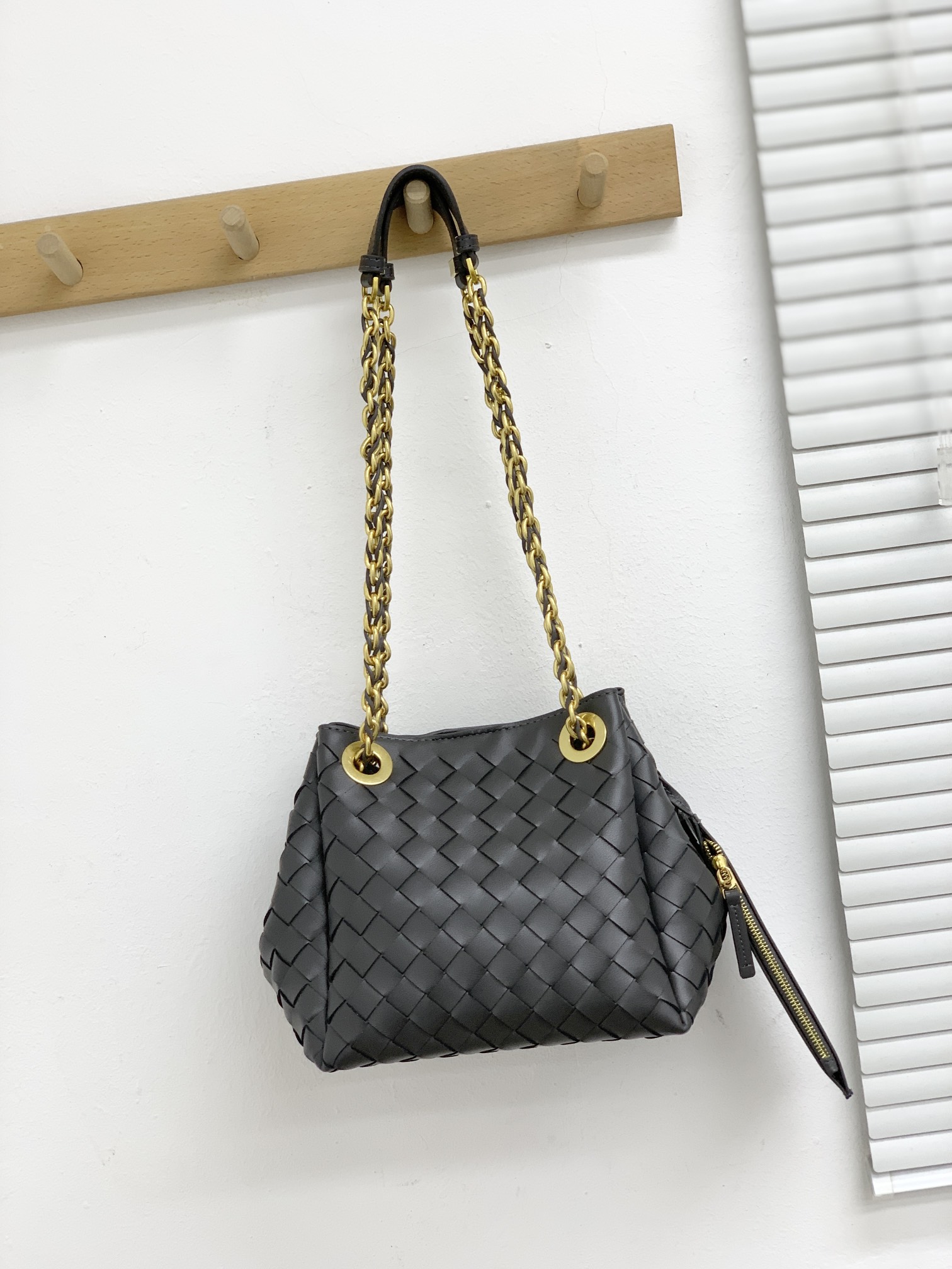 🌿2025早春链条⛓️降落伞-闪电灰
#降落伞链条款增加了另一种“知性高贵”的美感💐，链条可以调节不一样