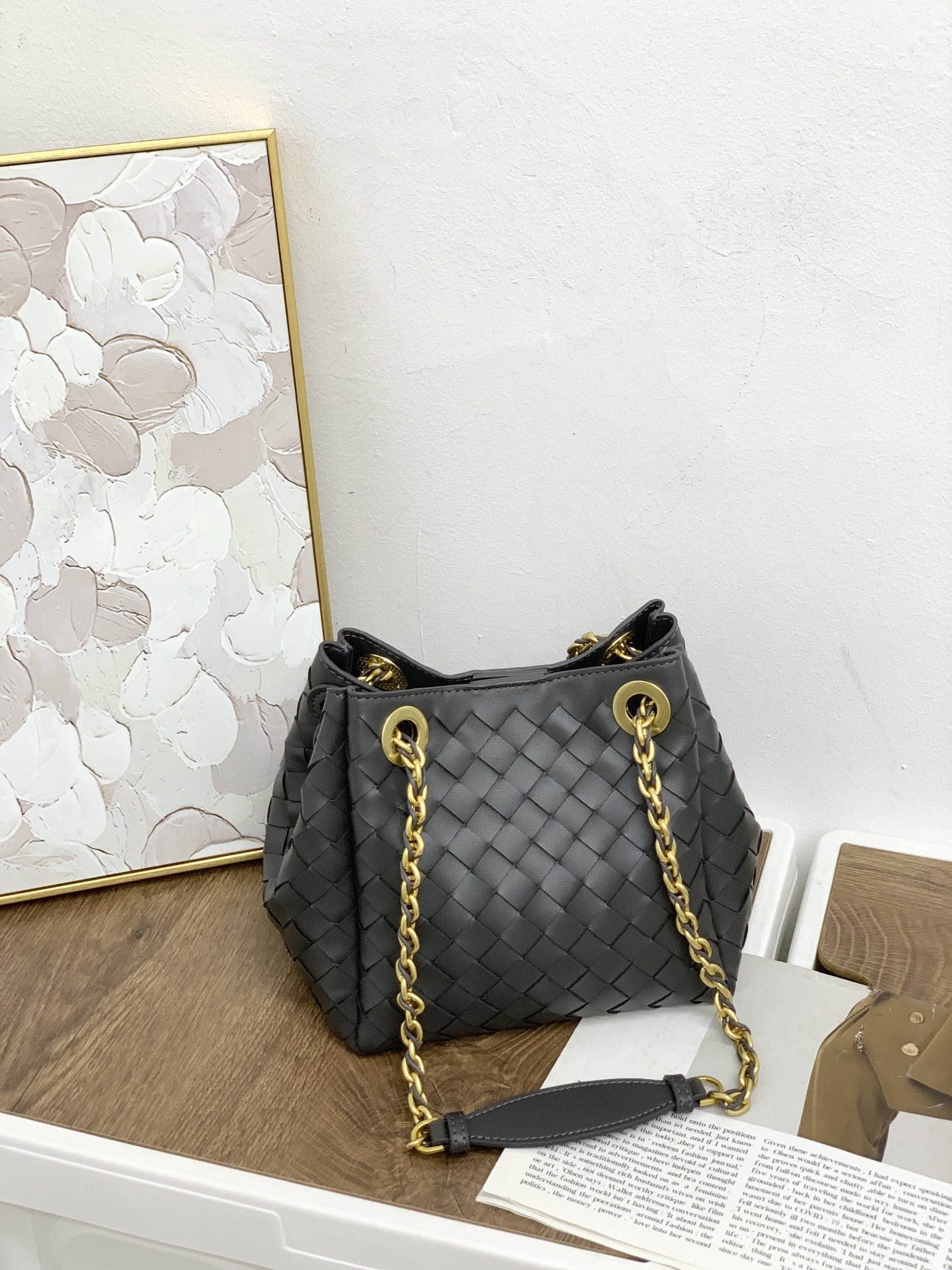 🌿2025早春链条⛓️降落伞-闪电灰
#降落伞链条款增加了另一种“知性高贵”的美感💐，链条可以调节不一样