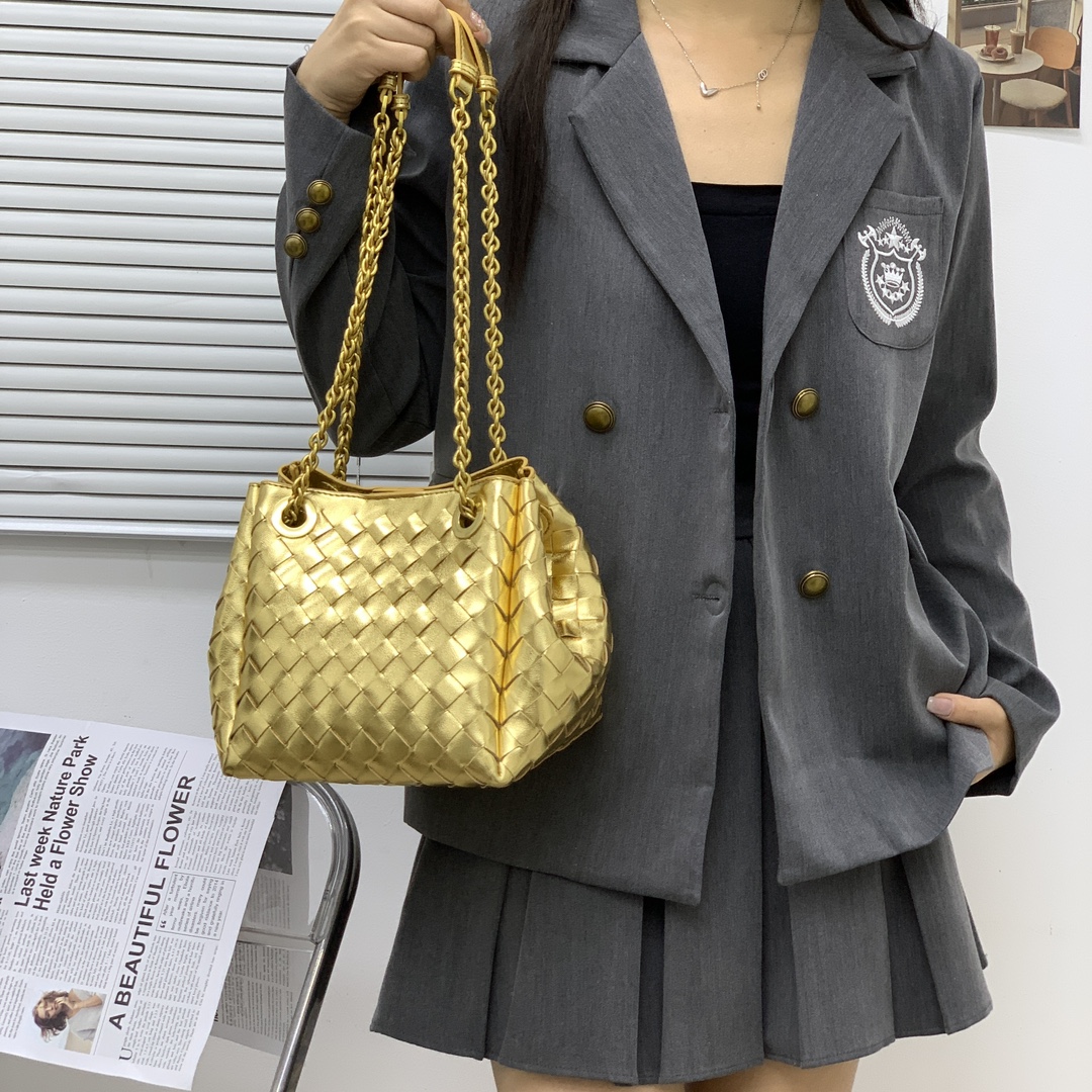 🌿2025早春链条⛓️降落伞-金色
#降落伞链条款增加了另一种“知性高贵”的美感💐，链条可以调节不一样的