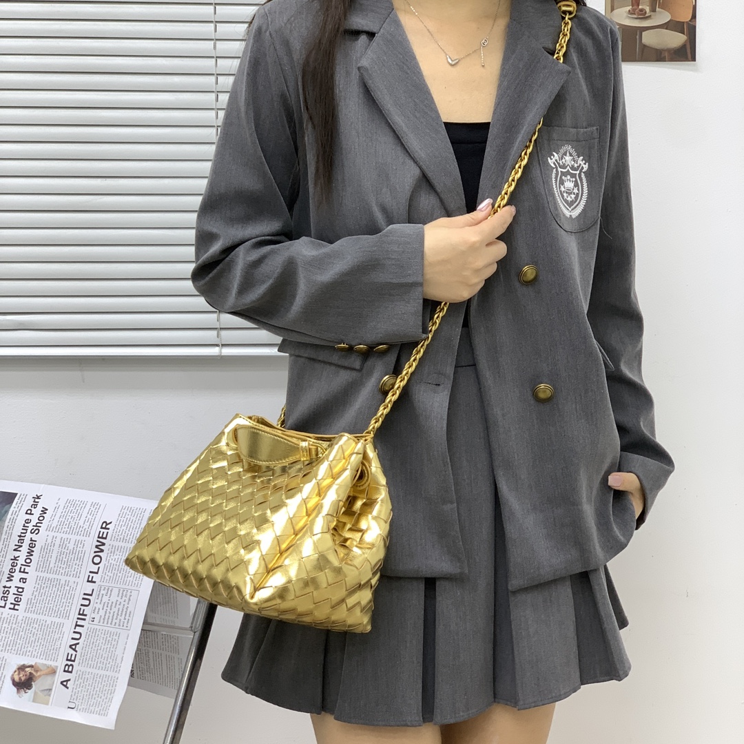 🌿2025早春链条⛓️降落伞-金色
#降落伞链条款增加了另一种“知性高贵”的美感💐，链条可以调节不一样的