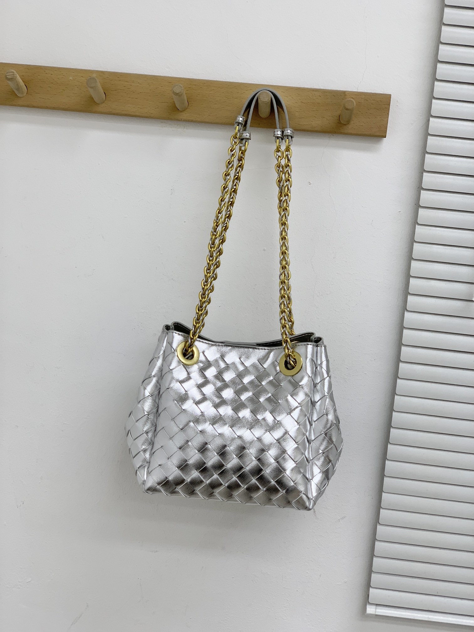 🌿2025早春链条⛓️降落伞-银色
#降落伞链条款增加了另一种“知性高贵”的美感💐，链条可以调节不一样的