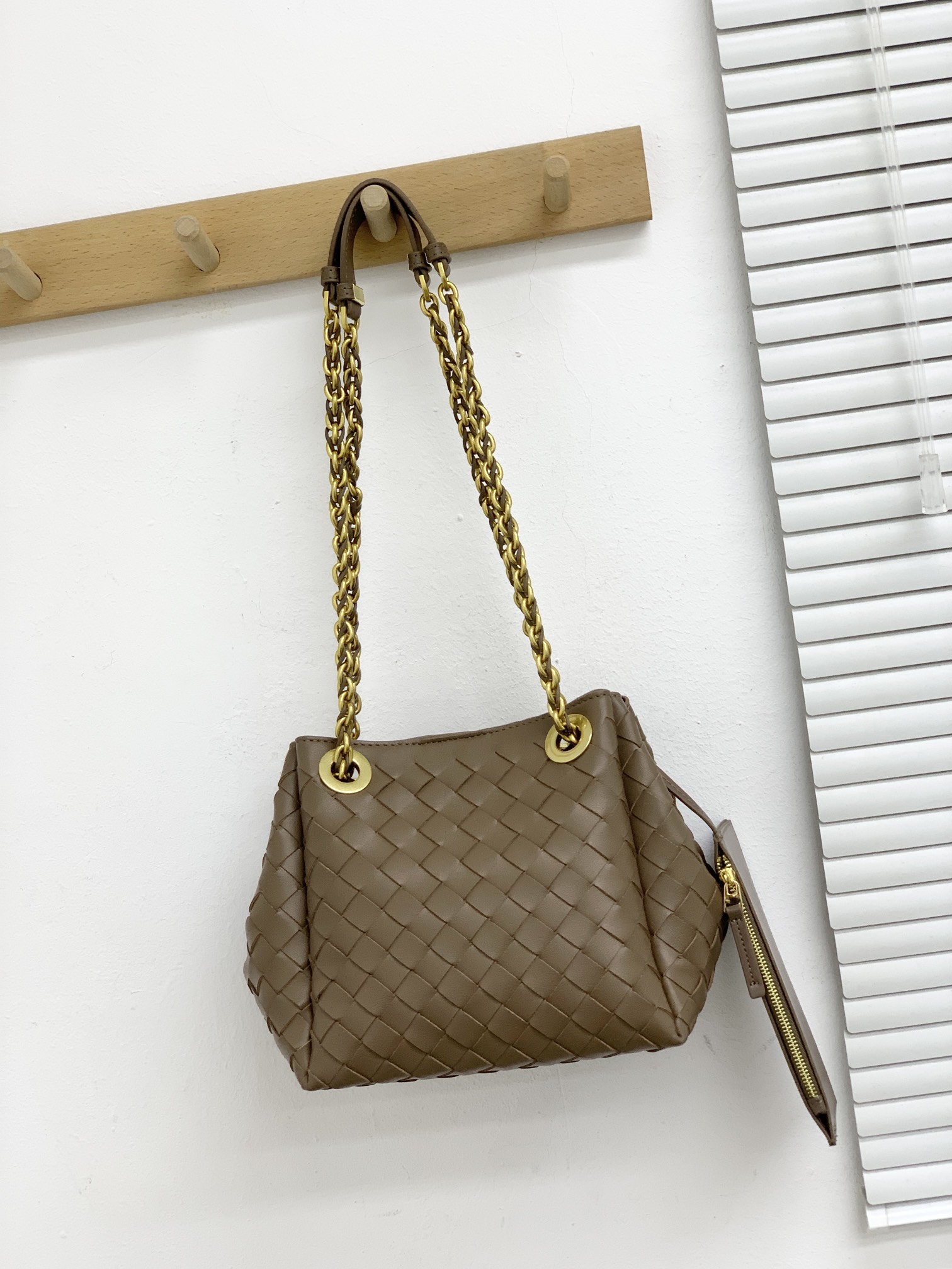 🌿2025早春链条⛓️降落伞-松果棕
#降落伞链条款增加了另一种“知性高贵”的美感💐，链条可以调节不一样