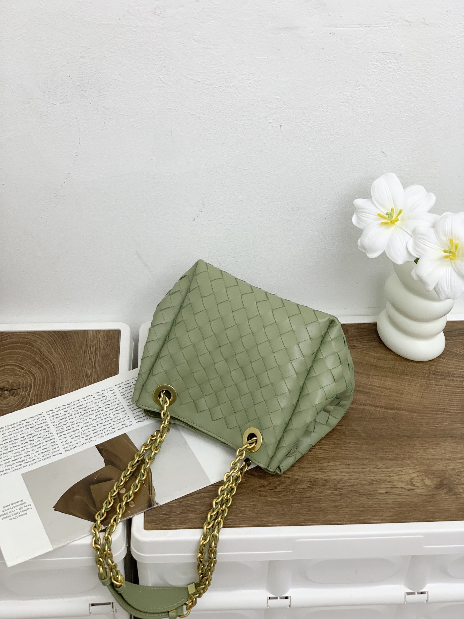 🌿2025早春链条⛓️降落伞-洞石绿
#降落伞链条款增加了另一种“知性高贵”的美感💐，链条可以调节不一样