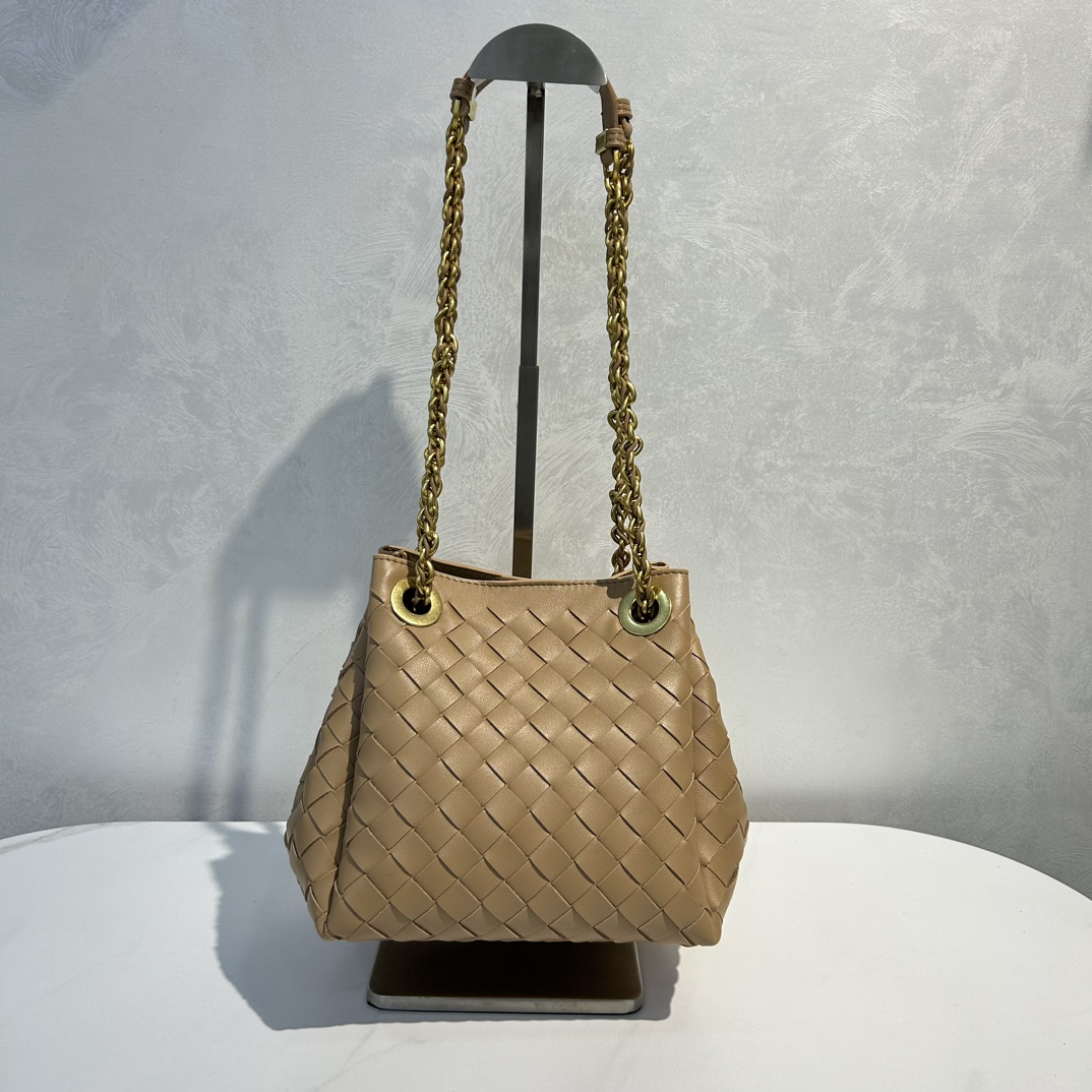 🌿2025早春链条⛓️降落伞-奶茶
#降落伞链条款增加了另一种“知性高贵”的美感💐，链条可以调节不一样的