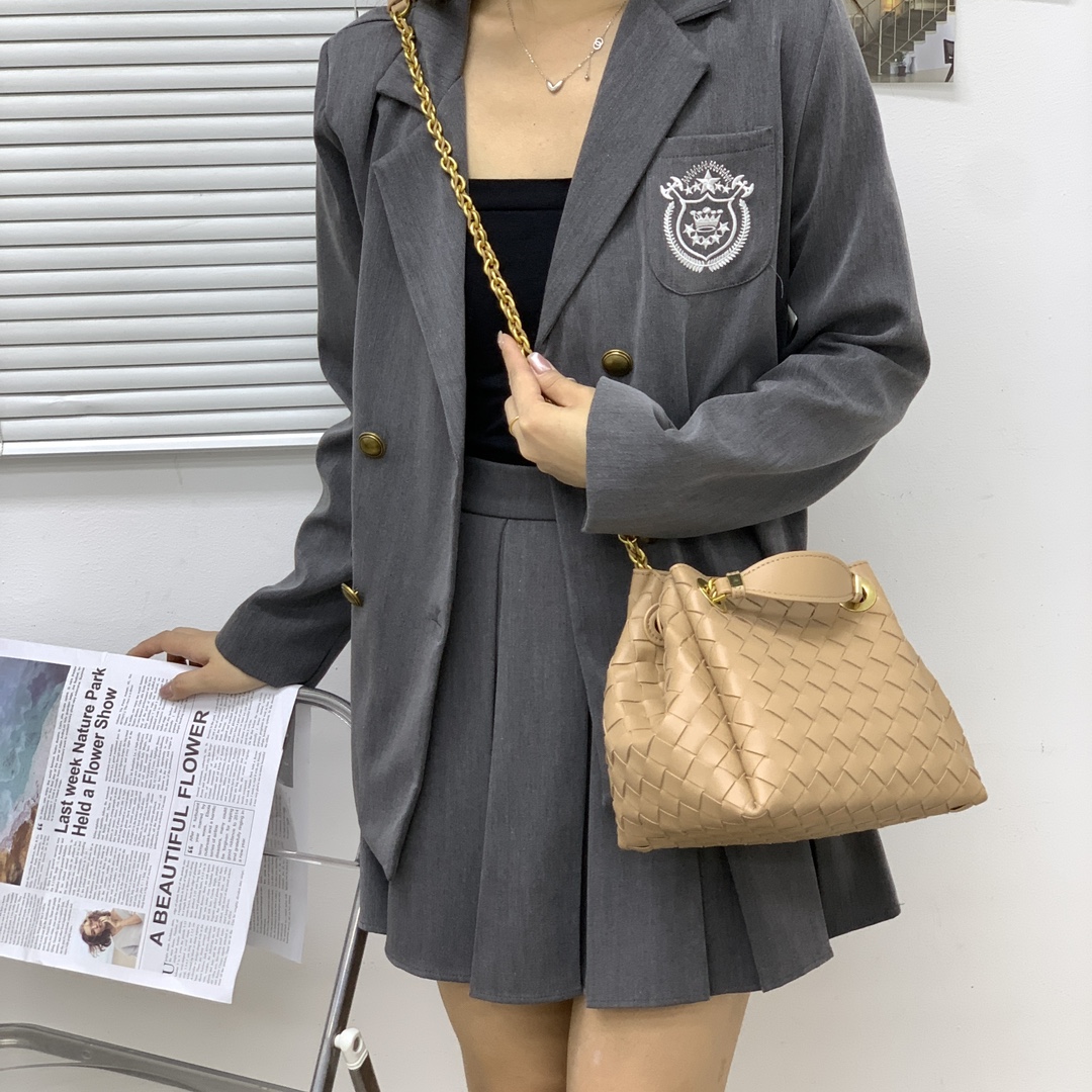 🌿2025早春链条⛓️降落伞-奶茶
#降落伞链条款增加了另一种“知性高贵”的美感💐，链条可以调节不一样的