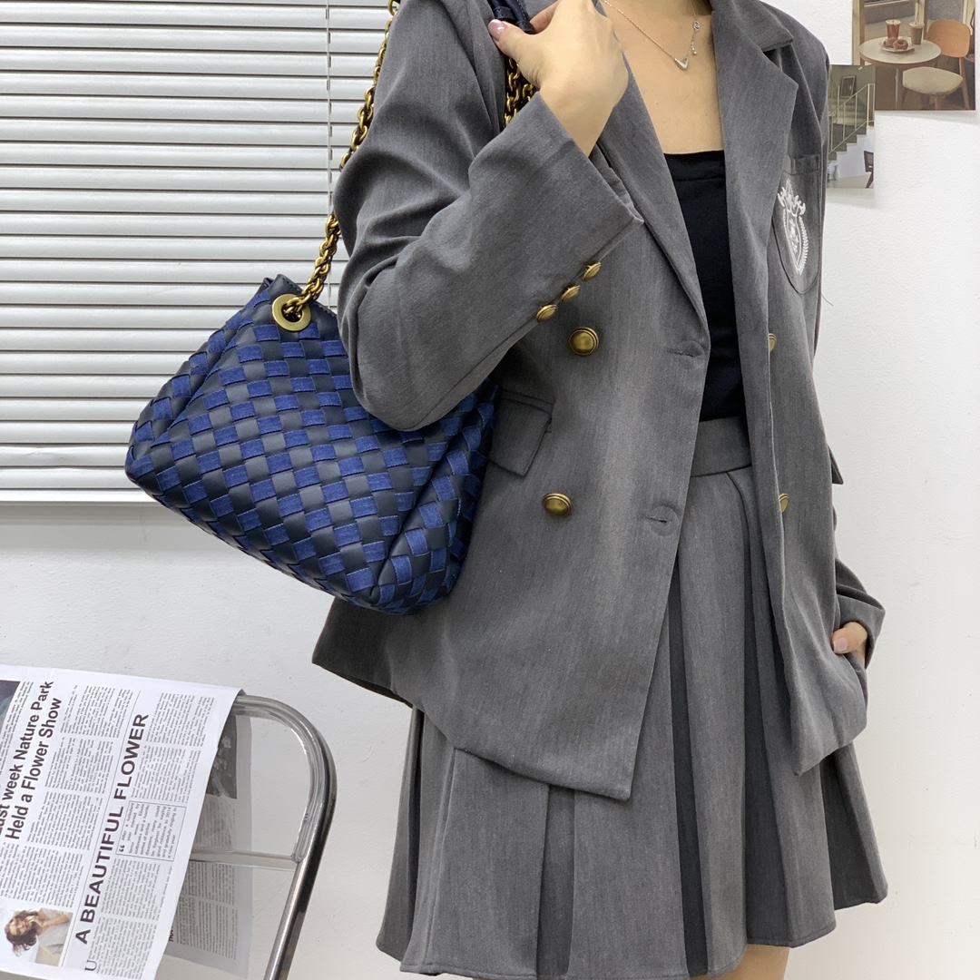 🌿2025早春链条⛓️降落伞-深邃蓝
#降落伞链条款增加了另一种“知性高贵”的美感💐，链条可以调节不一样