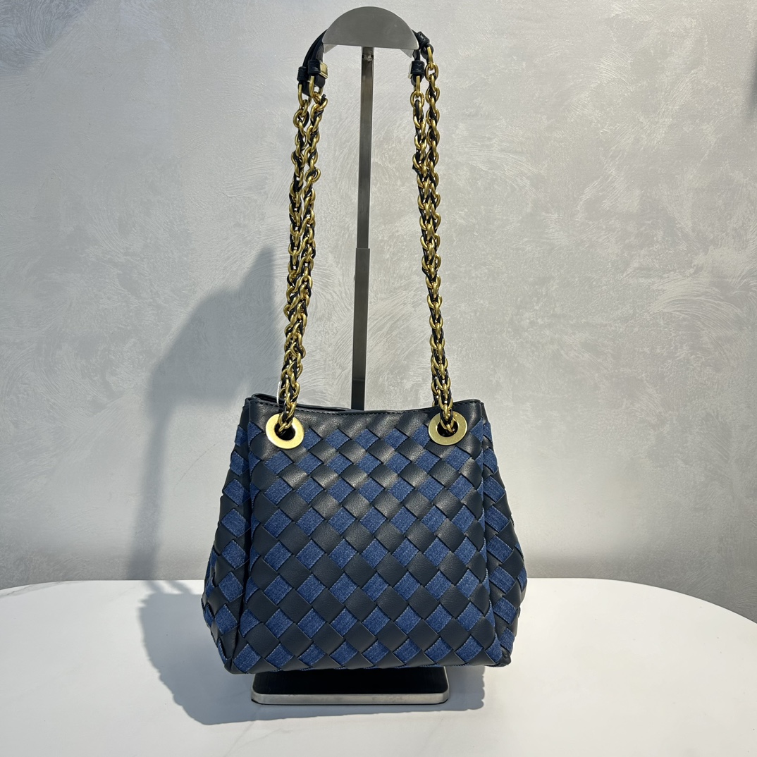 🌿2025早春链条⛓️降落伞-深邃蓝
#降落伞链条款增加了另一种“知性高贵”的美感💐，链条可以调节不一样