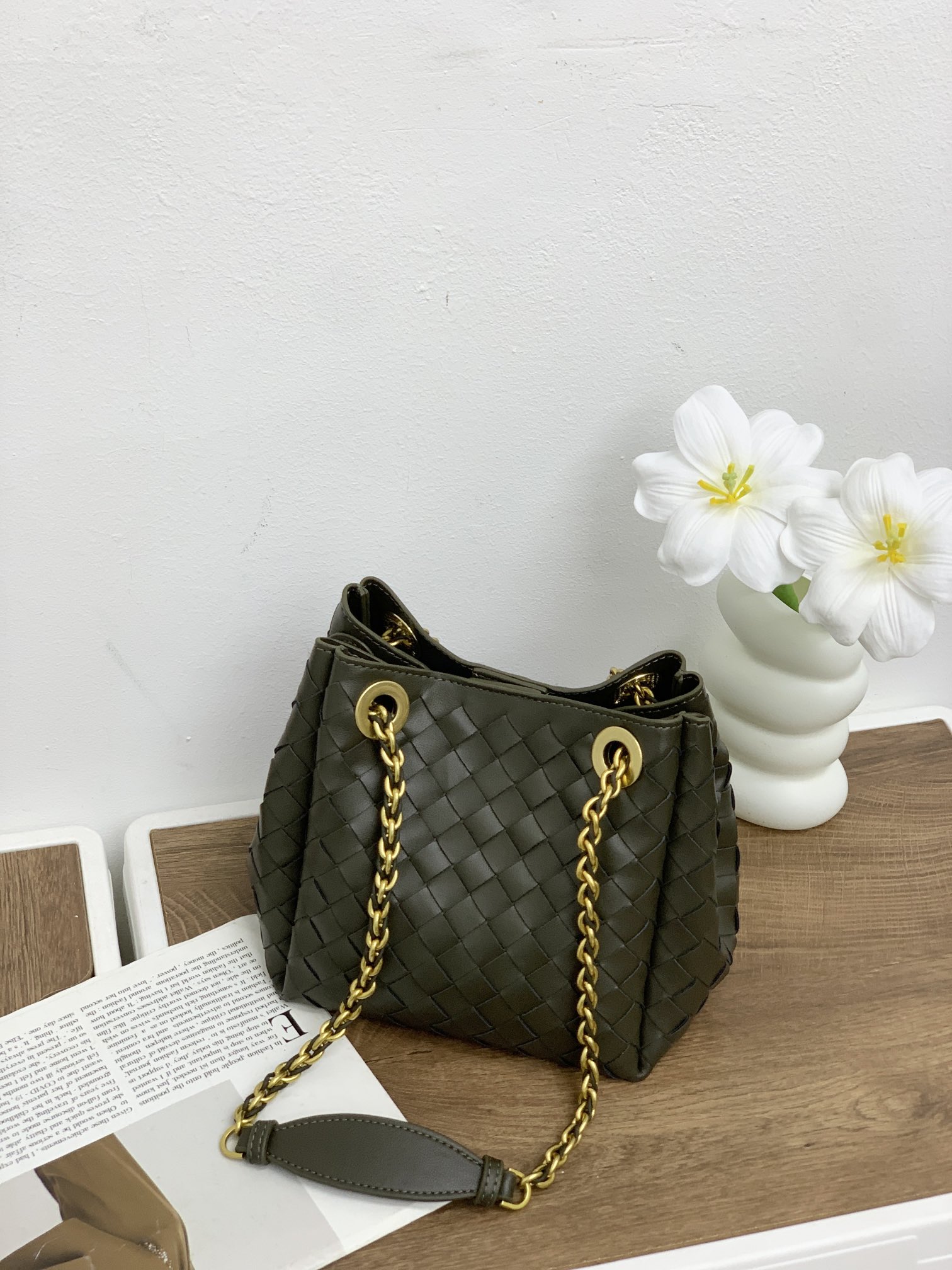 🌿2025早春链条⛓️降落伞-军绿
#降落伞链条款增加了另一种“知性高贵”的美感💐，链条可以调节不一样的