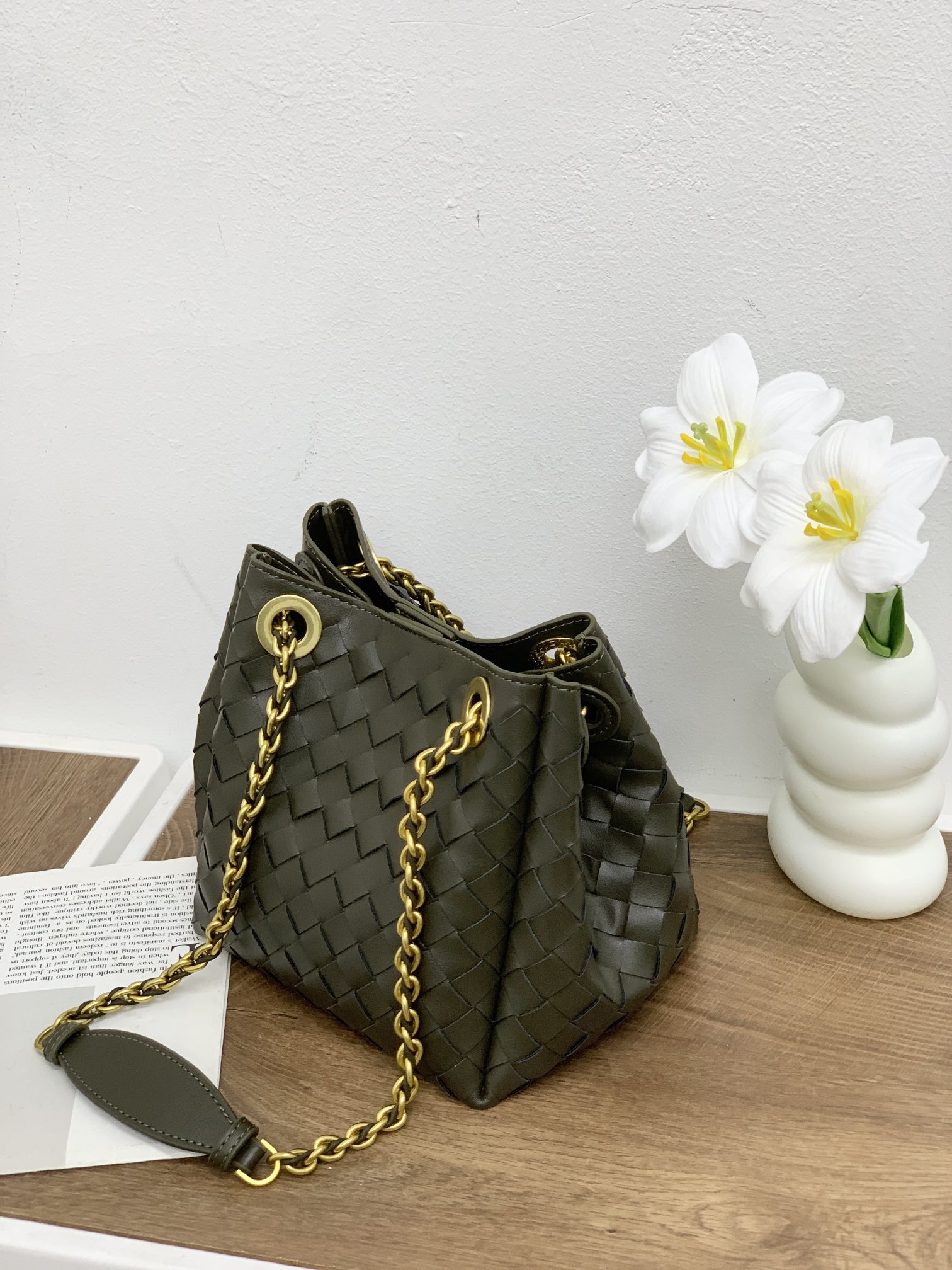 🌿2025早春链条⛓️降落伞-军绿
#降落伞链条款增加了另一种“知性高贵”的美感💐，链条可以调节不一样的