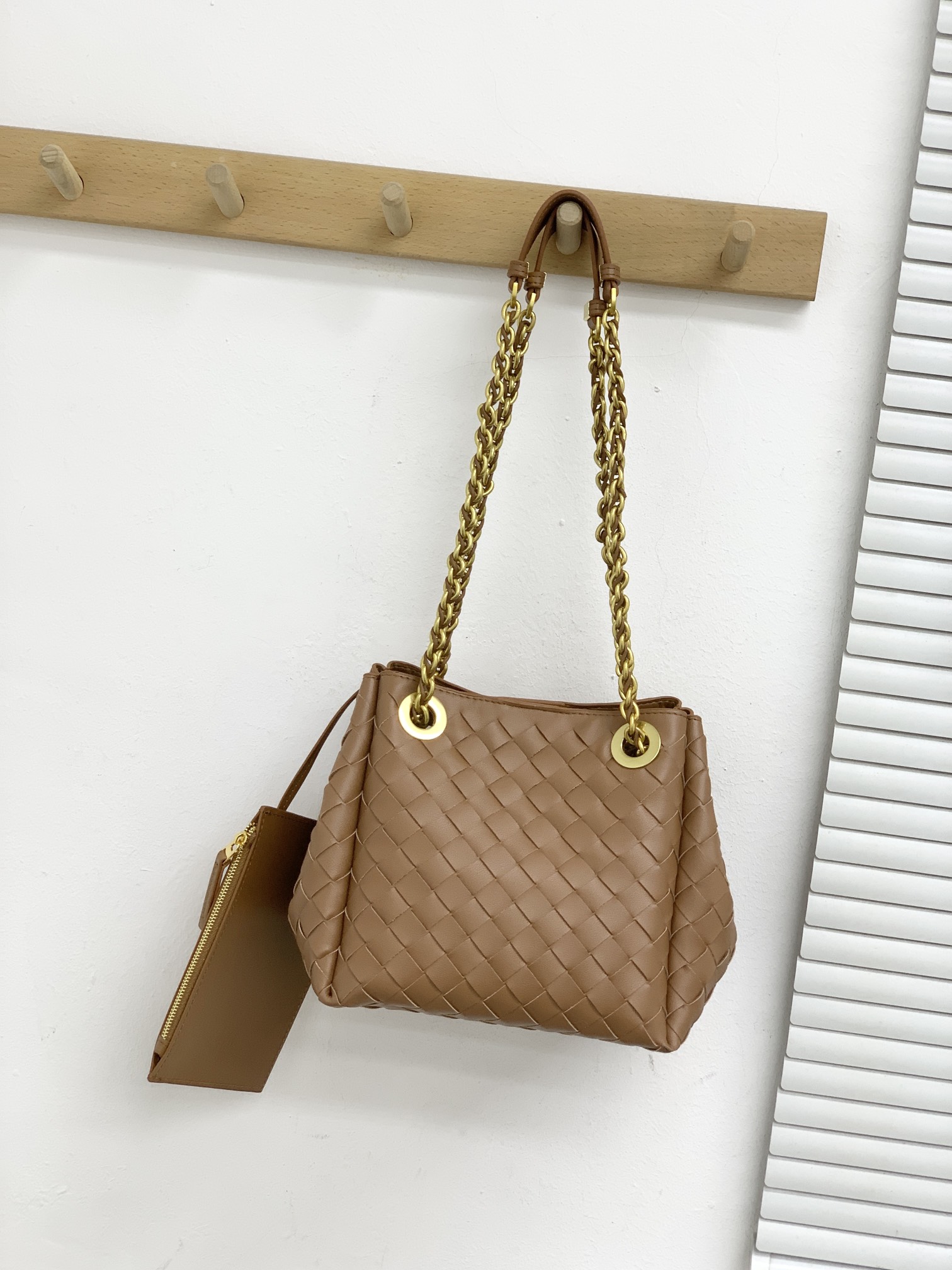 🌿2025早春链条⛓️降落伞-焦糖
#降落伞链条款增加了另一种“知性高贵”的美感💐，链条可以调节不一样的