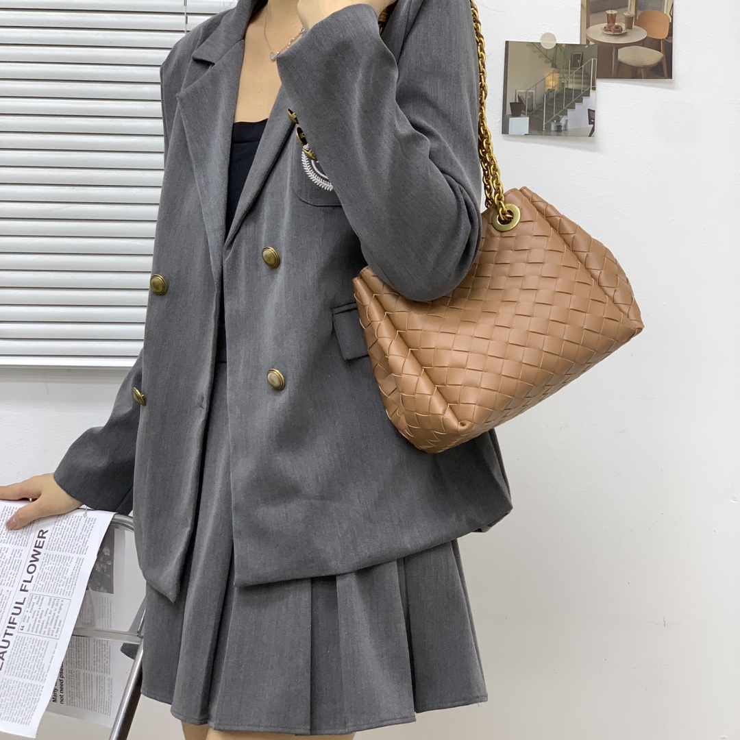 🌿2025早春链条⛓️降落伞-焦糖
#降落伞链条款增加了另一种“知性高贵”的美感💐，链条可以调节不一样的