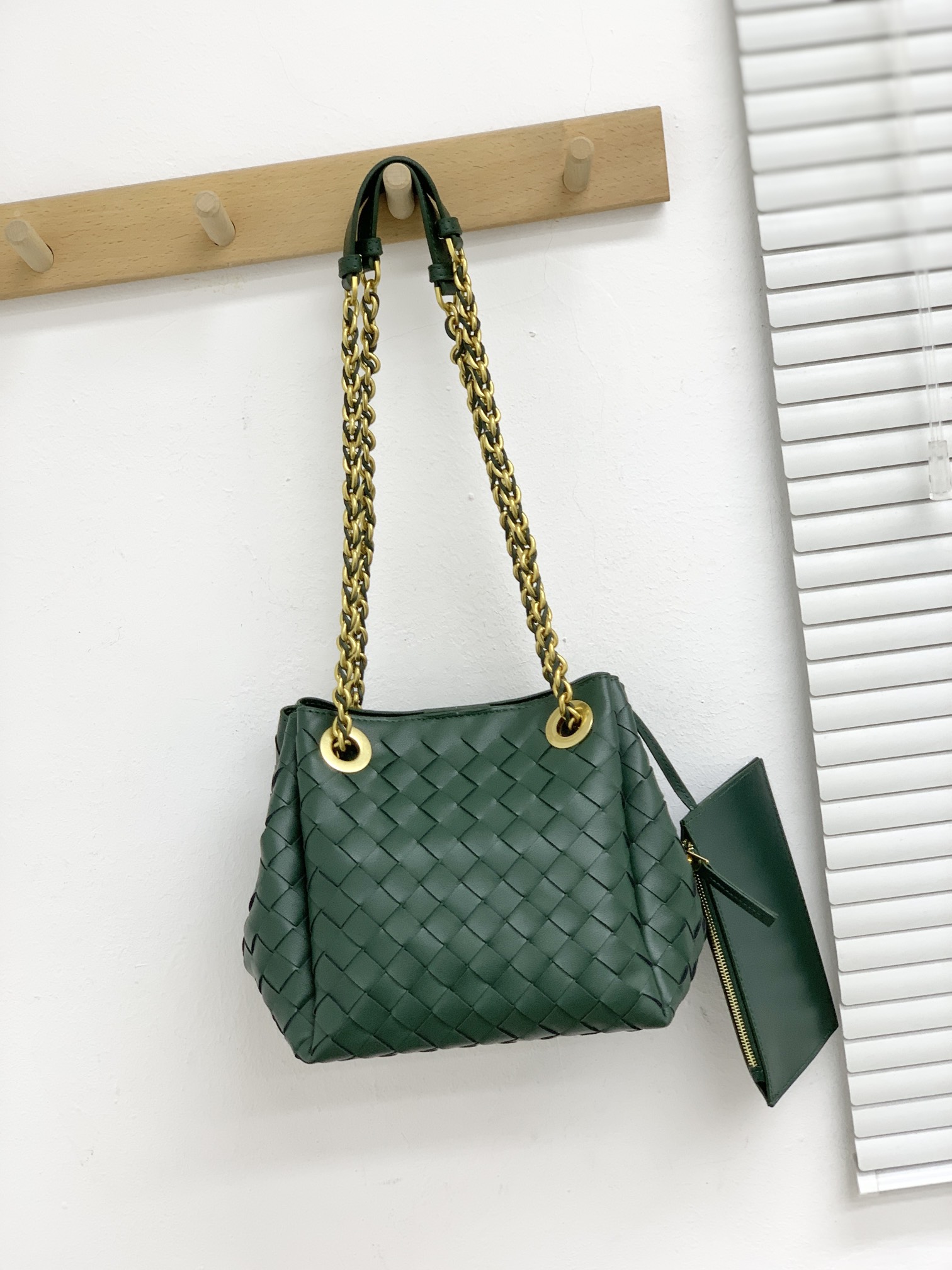 🌿2025早春链条⛓️降落伞-墨绿
#降落伞链条款增加了另一种“知性高贵”的美感💐，链条可以调节不一样的