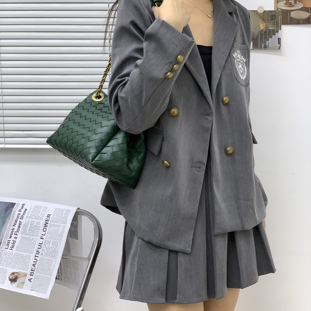 🌿2025早春链条⛓️降落伞-墨绿
#降落伞链条款增加了另一种“知性高贵”的美感💐，链条可以调节不一样的