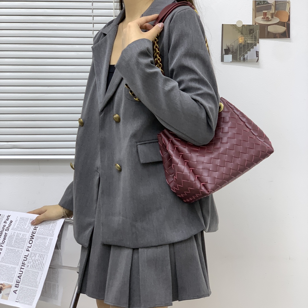 🌿2025早春链条⛓️降落伞-酒红
#降落伞链条款增加了另一种“知性高贵”的美感💐，链条可以调节不一样的