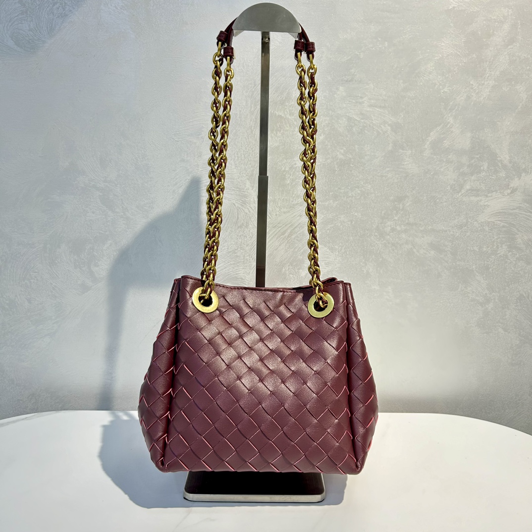 🌿2025早春链条⛓️降落伞-酒红
#降落伞链条款增加了另一种“知性高贵”的美感💐，链条可以调节不一样的