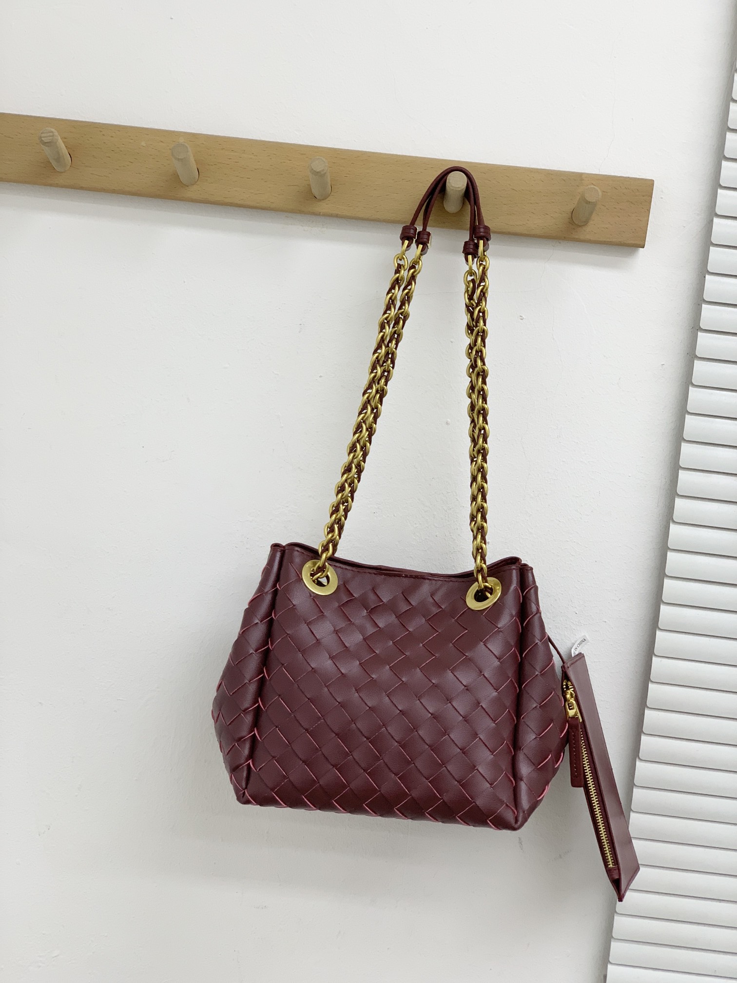 🌿2025早春链条⛓️降落伞-酒红
#降落伞链条款增加了另一种“知性高贵”的美感💐，链条可以调节不一样的