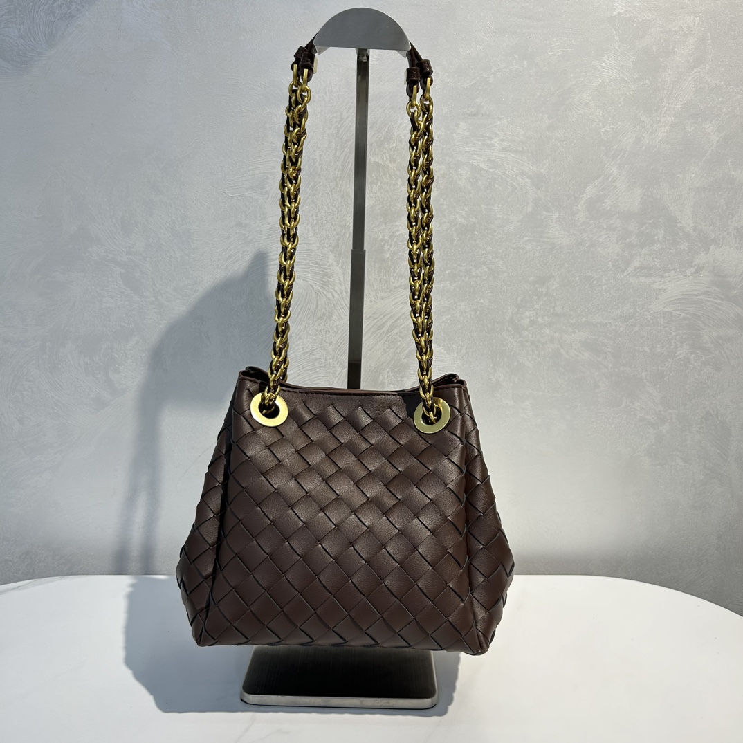 🌿2025早春链条⛓️降落伞-咖啡
#降落伞链条款增加了另一种“知性高贵”的美感💐，链条可以调节不一样的