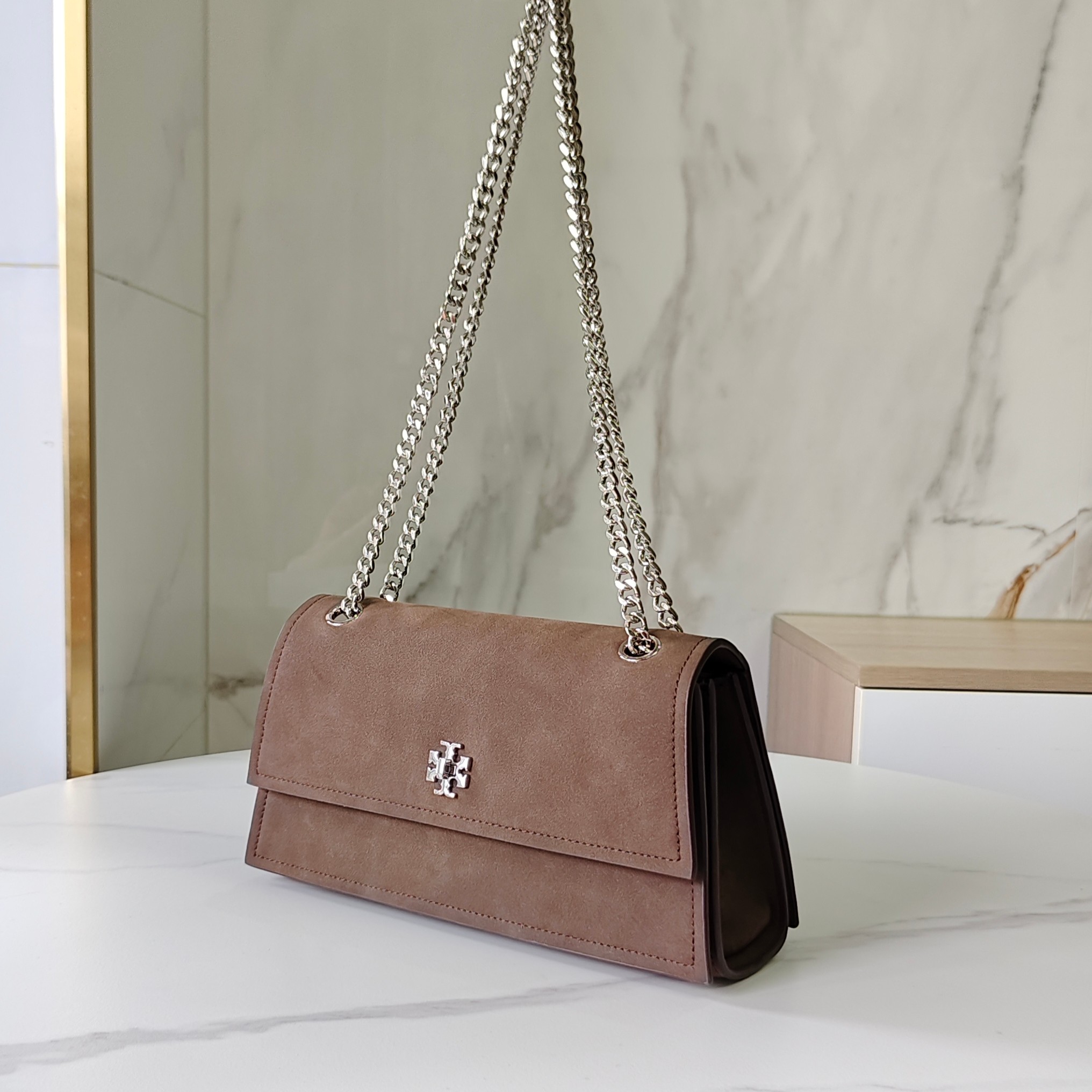 Tory Burch ～Tory Burch Kira岀了超高质的油蜡皮‼